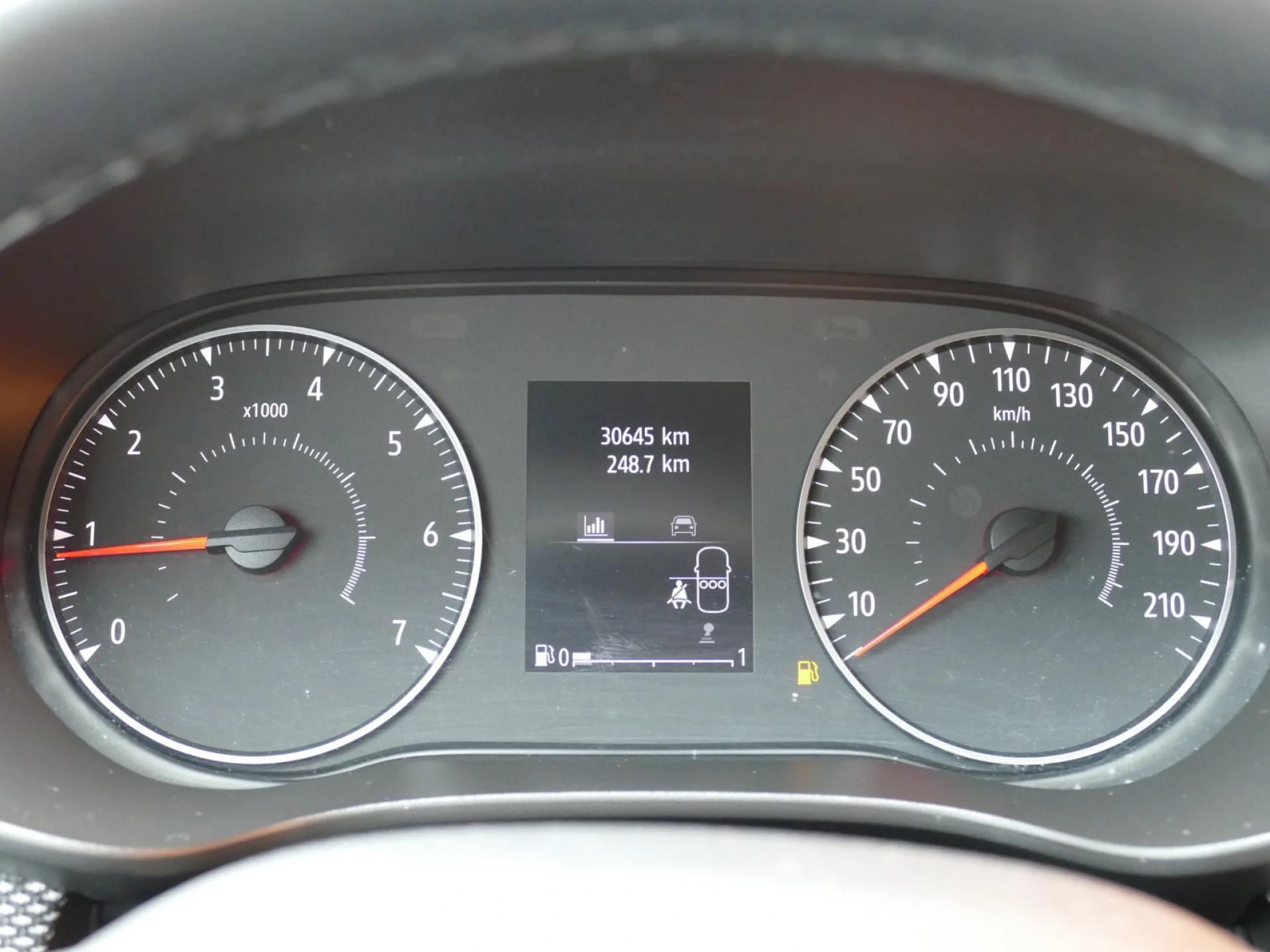DACIA SANDERO - Miniature 17 sur 33 - Cliquer pour voir cette photo