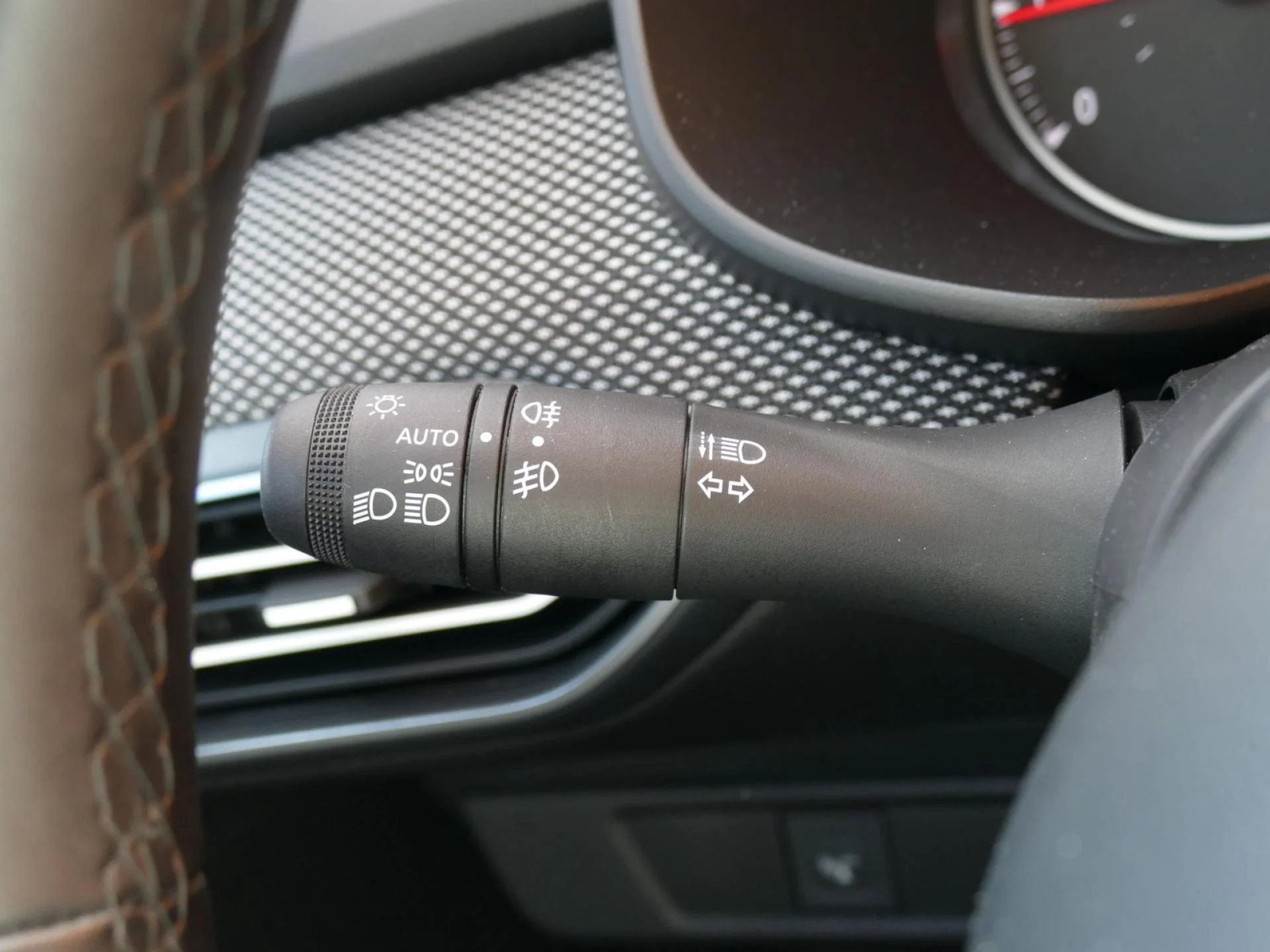 DACIA SANDERO - Miniature 25 sur 33 - Cliquer pour voir cette photo