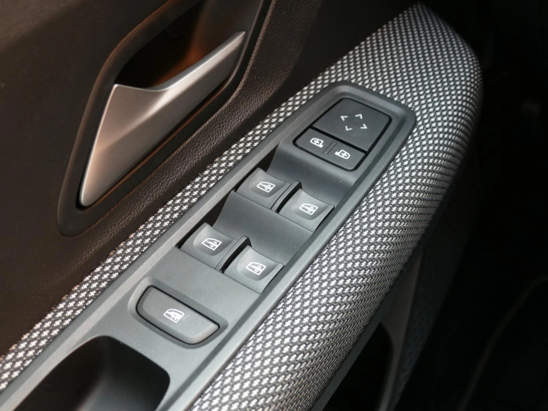 DACIA SANDERO - Miniature 24 sur 33 - Cliquer pour voir cette photo
