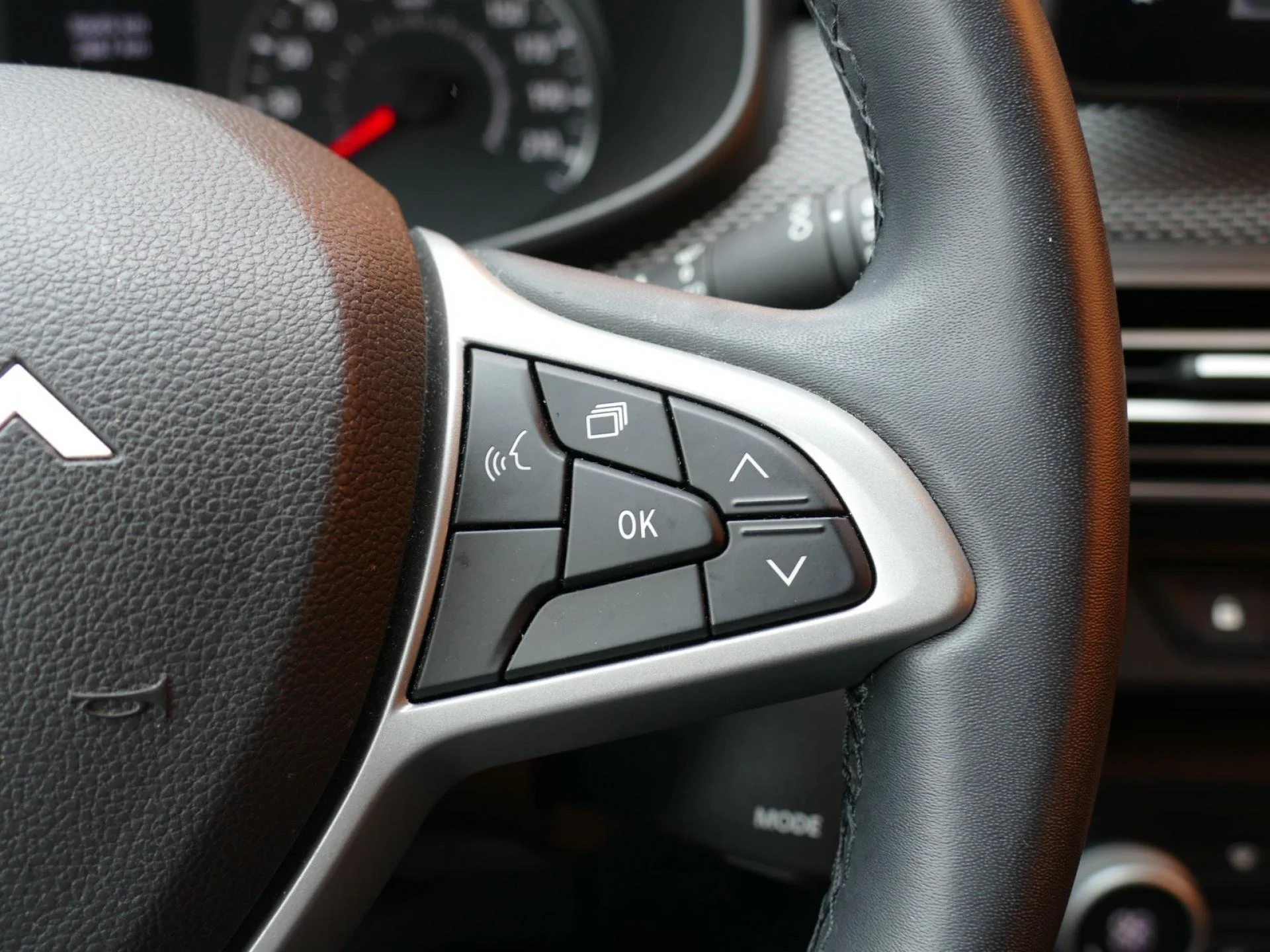 DACIA SANDERO - Miniature 19 sur 33 - Cliquer pour voir cette photo