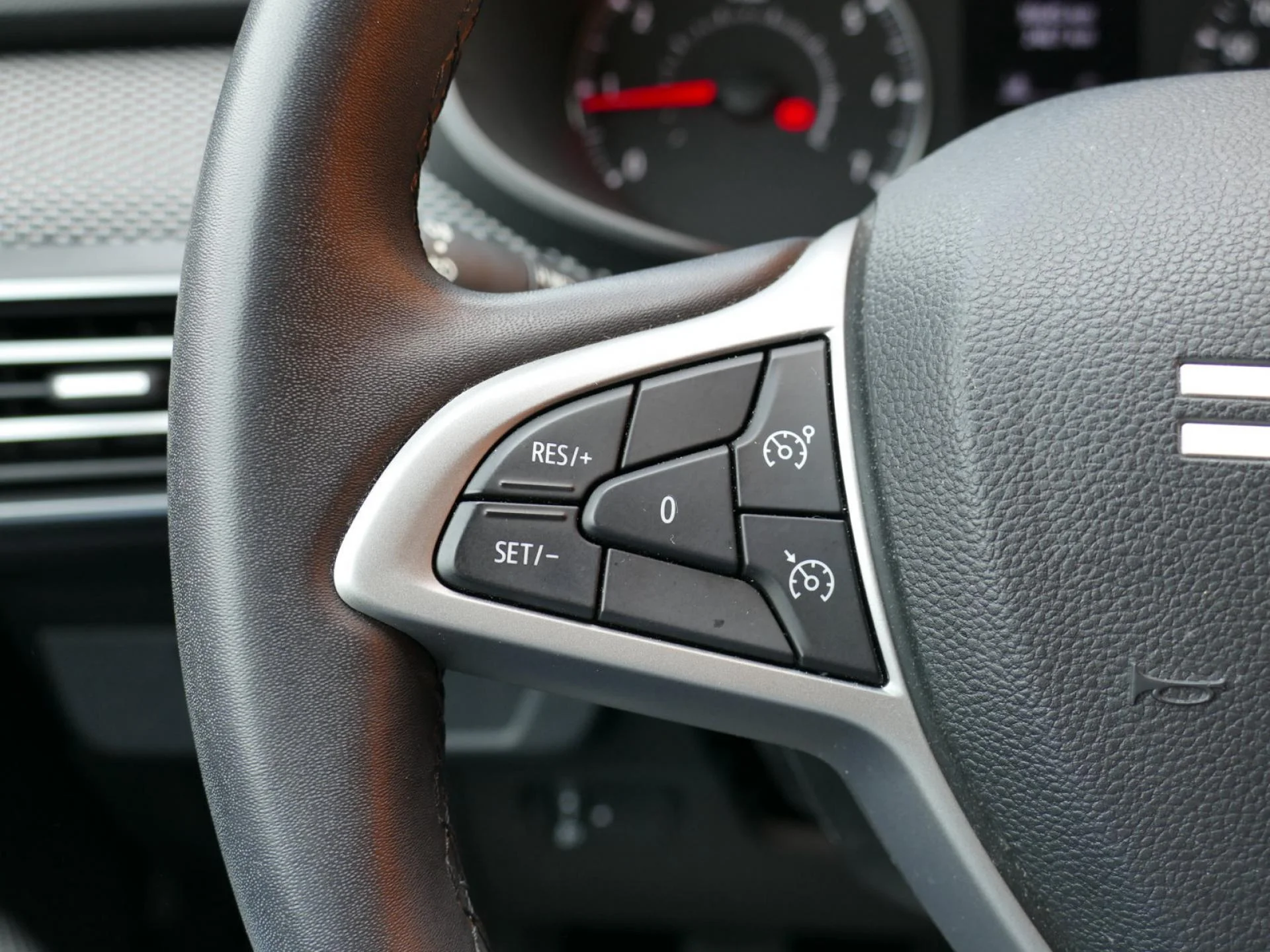 DACIA SANDERO - Miniature 18 sur 33 - Cliquer pour voir cette photo