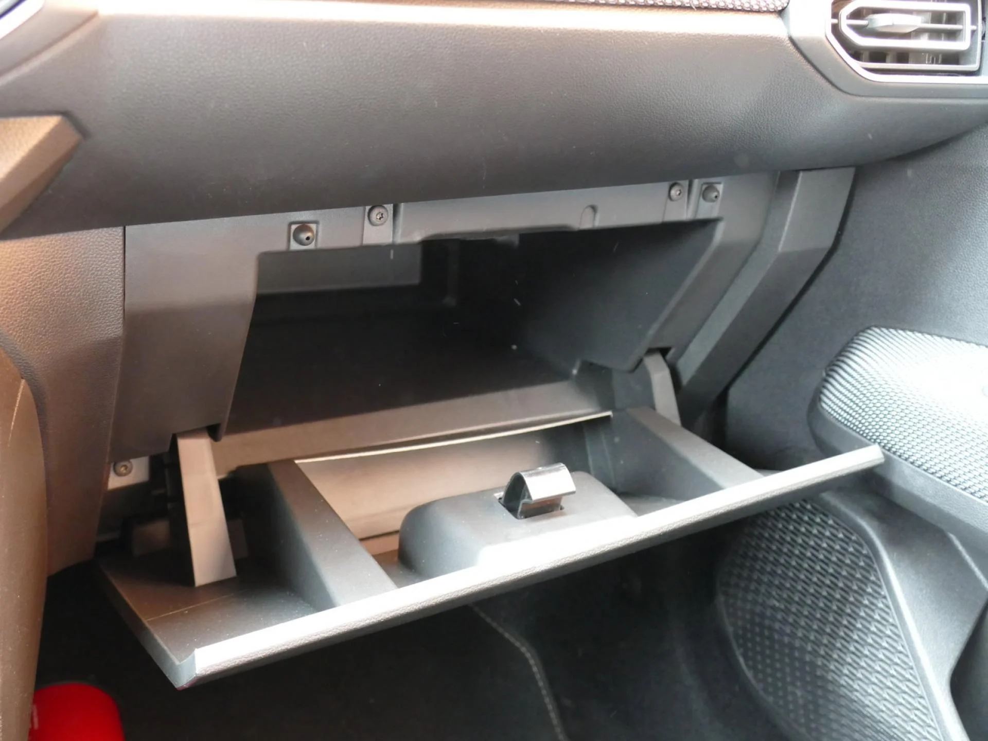DACIA SANDERO - Miniature 23 sur 33 - Cliquer pour voir cette photo