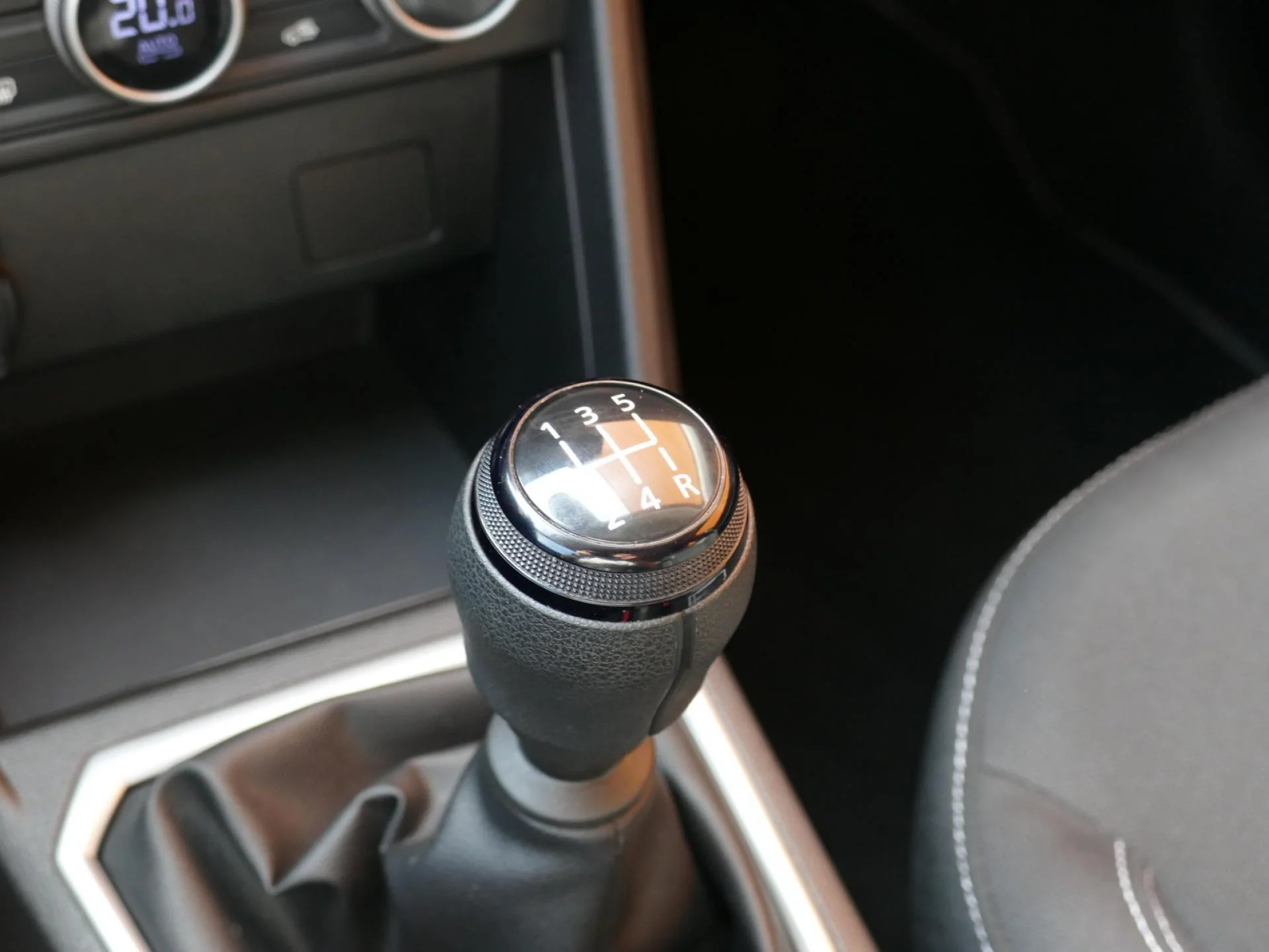 DACIA SANDERO - Miniature 21 sur 32 - Cliquer pour voir cette photo