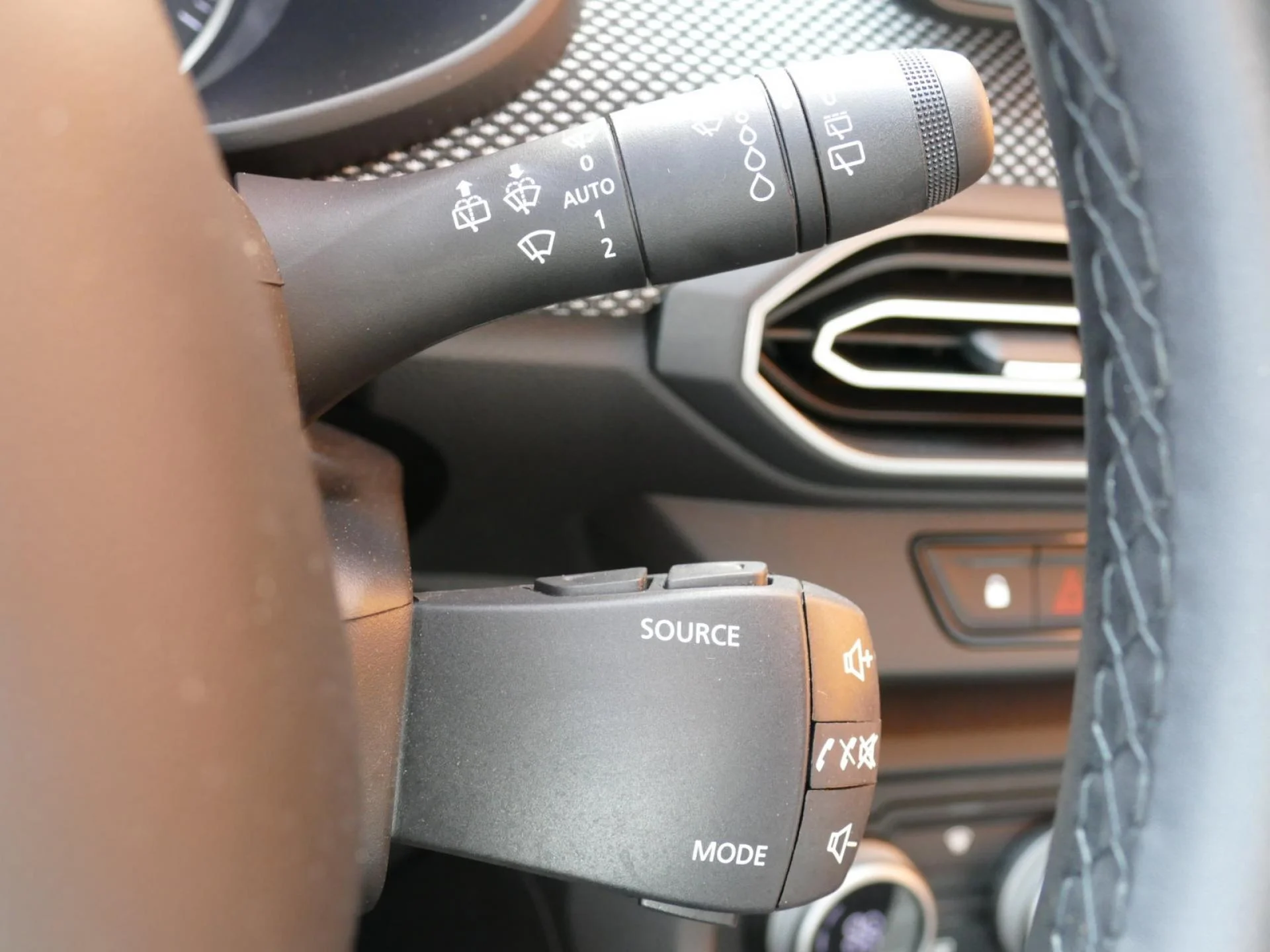 DACIA SANDERO - Miniature 26 sur 32 - Cliquer pour voir cette photo