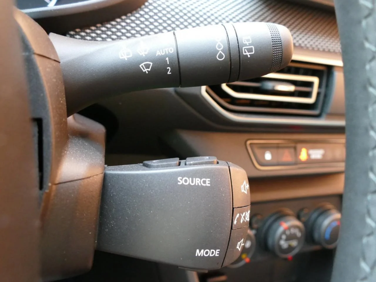 DACIA SANDERO - Miniature 18 sur 32 - Cliquer pour voir cette photo