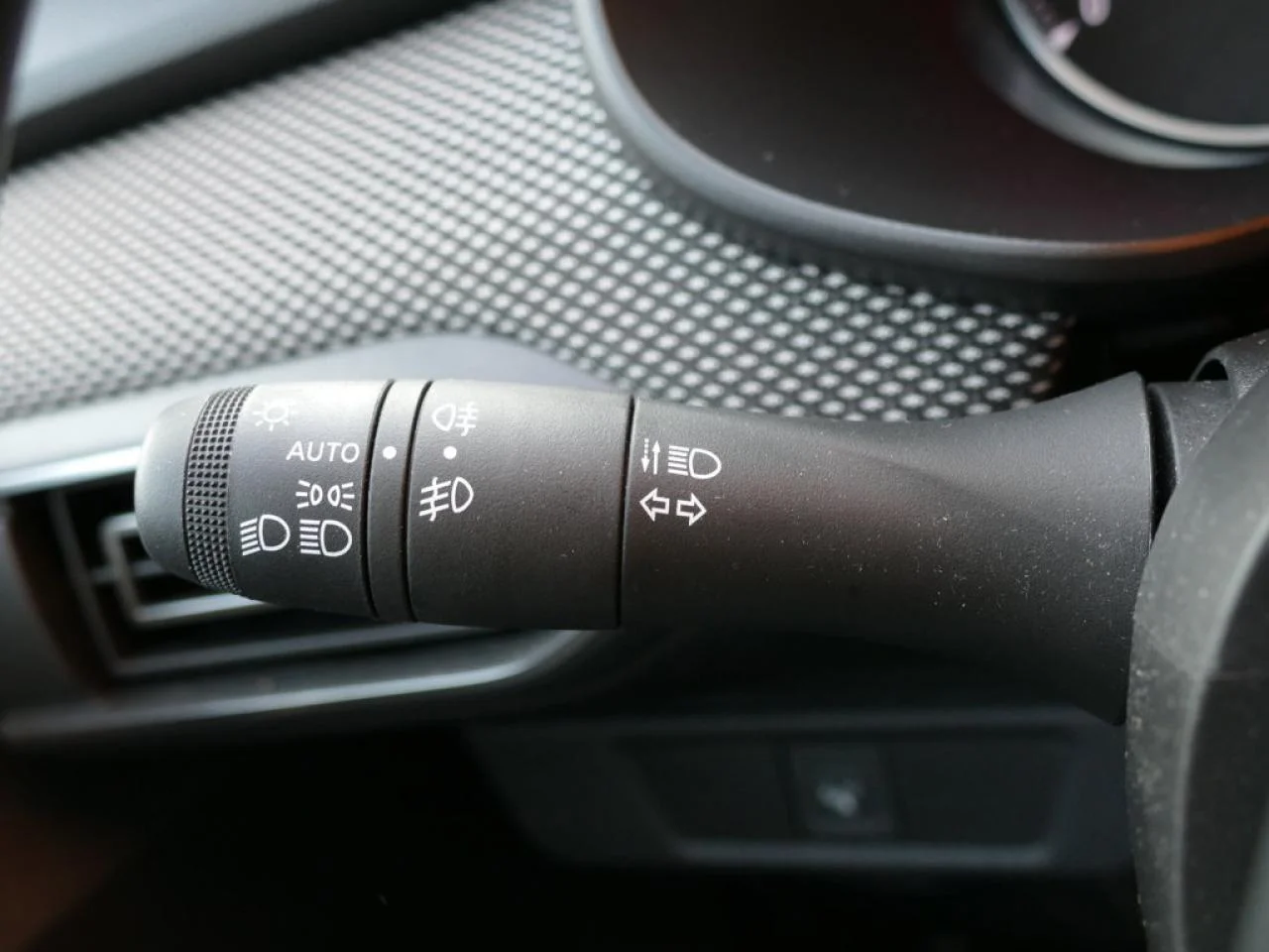 DACIA SANDERO - Miniature 13 sur 32 - Cliquer pour voir cette photo