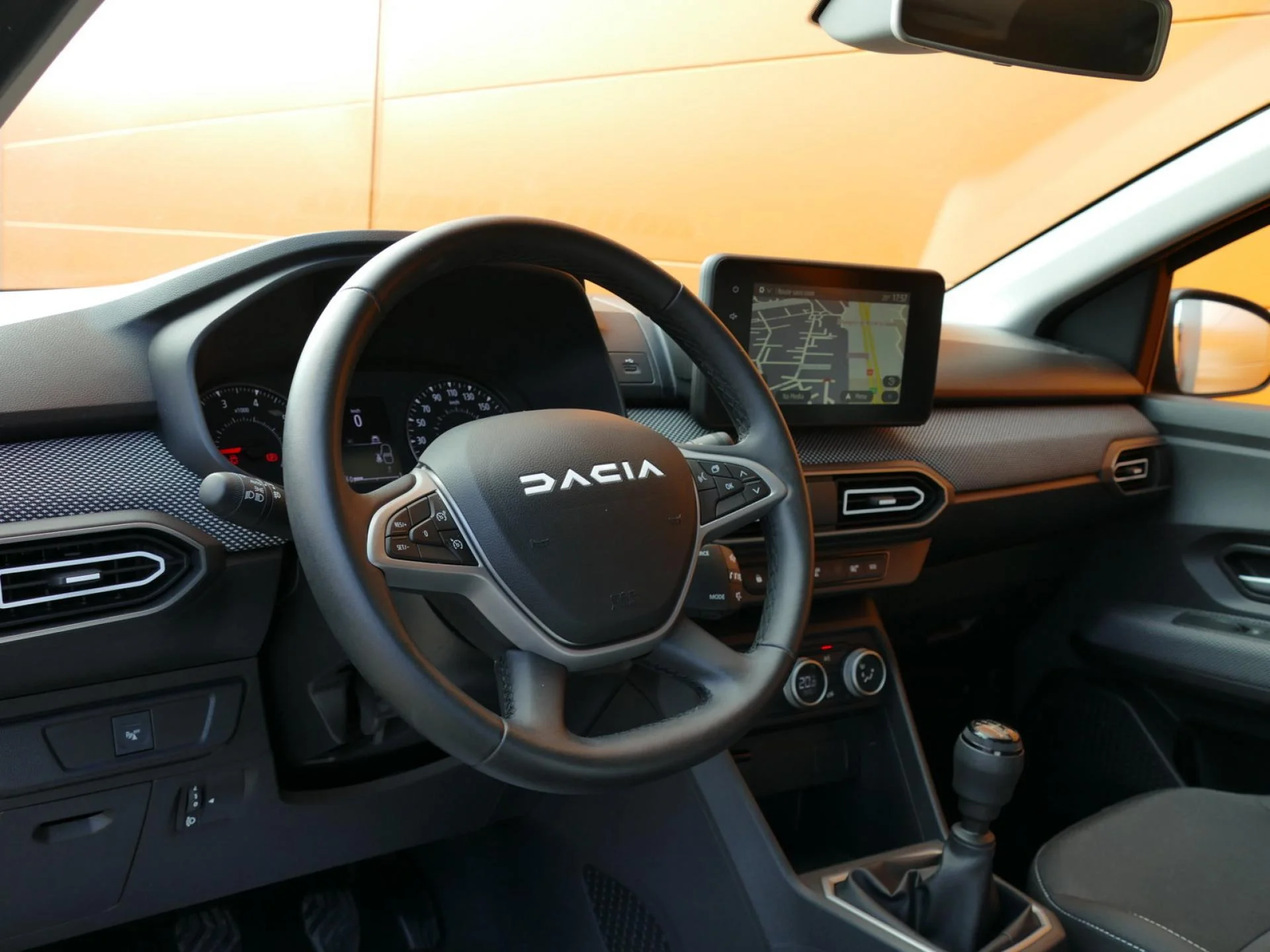 DACIA SANDERO - Miniature 14 sur 32 - Cliquer pour voir cette photo