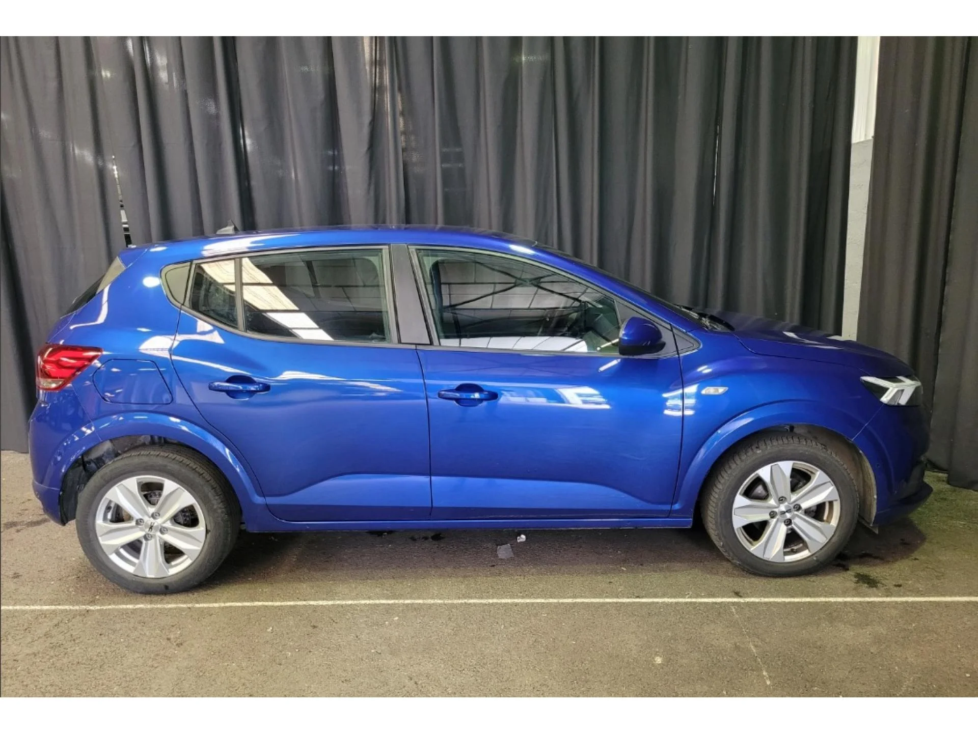DACIA SANDERO - Miniature 4 sur 9 - Cliquer pour voir cette photo
