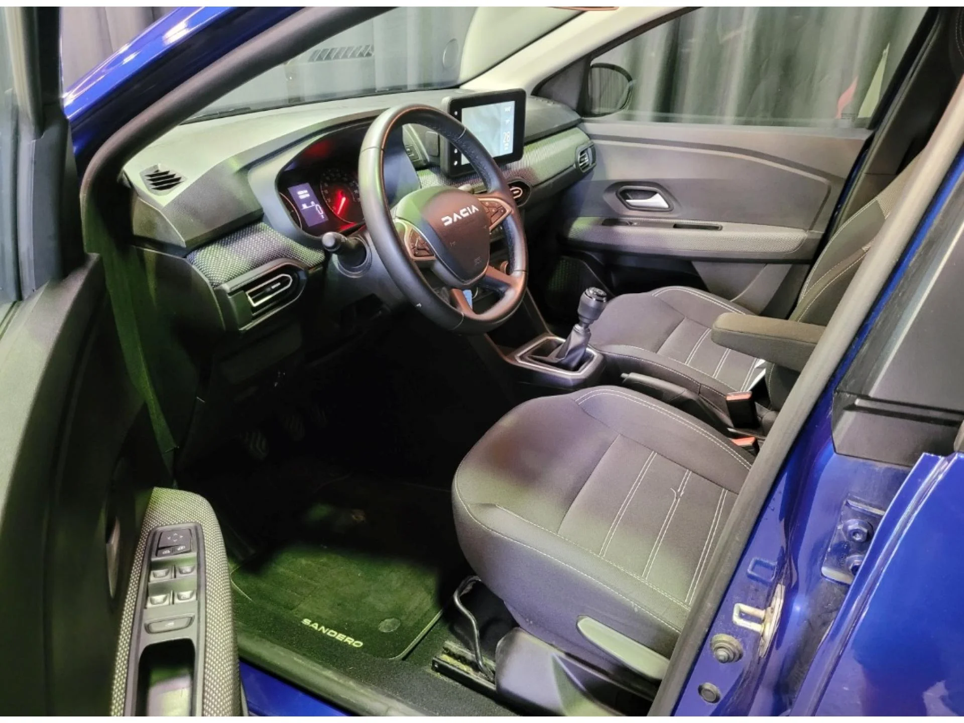 DACIA SANDERO - Miniature 7 sur 9 - Cliquer pour voir cette photo