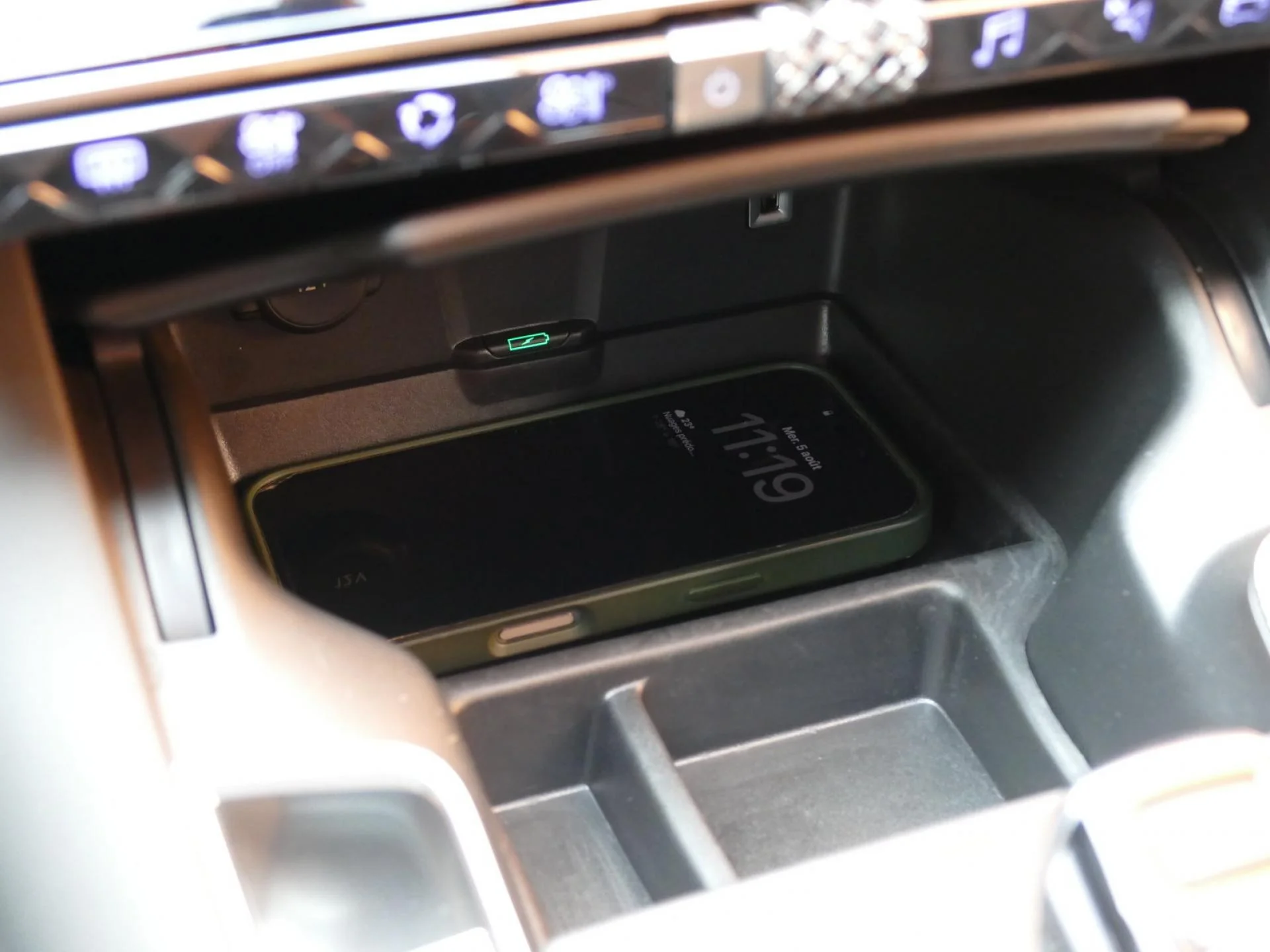 DS DS 7 CROSSBACK - Miniature 22 sur 36 - Cliquer pour voir cette photo