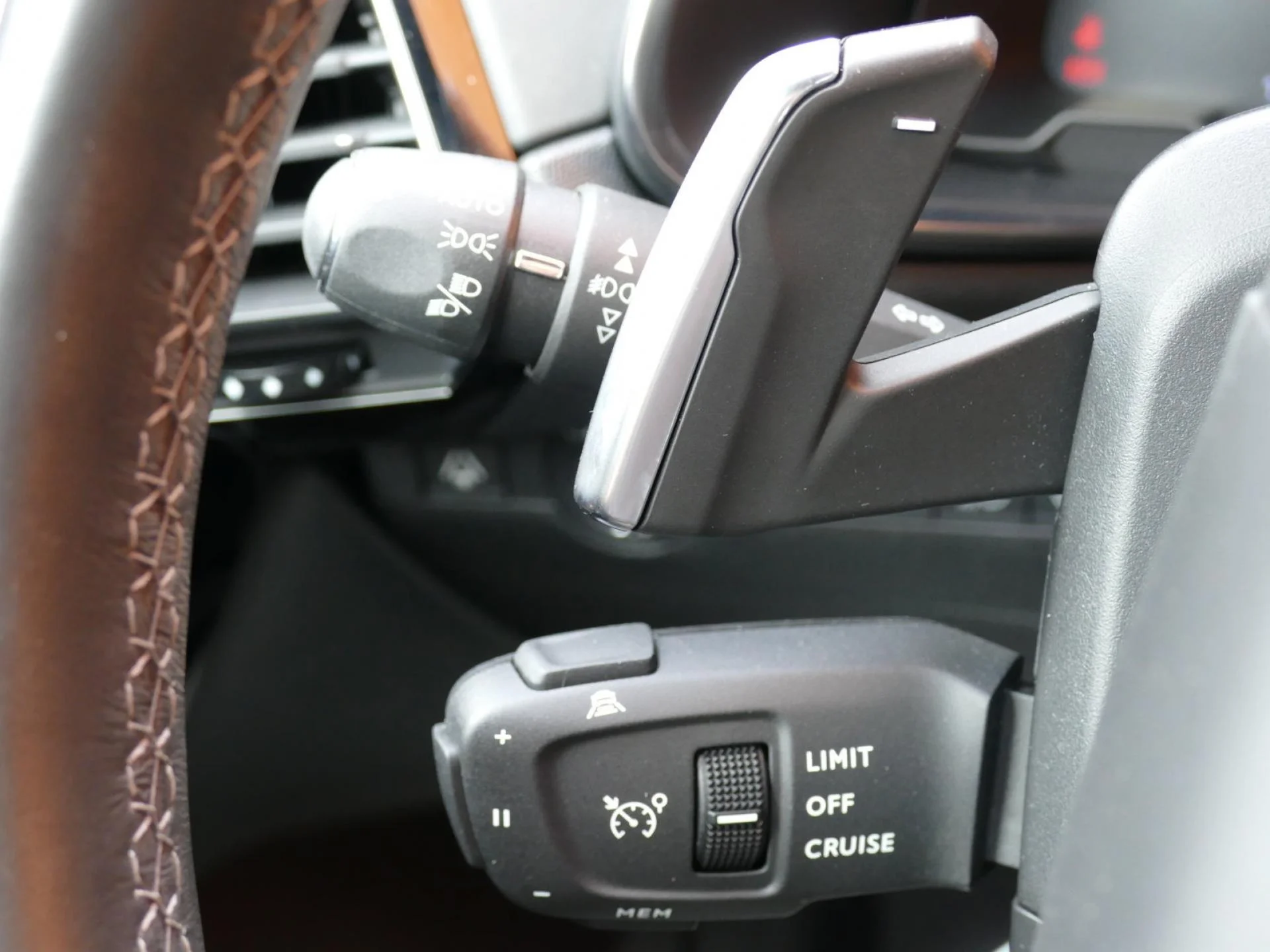 DS DS 7 CROSSBACK - Miniature 26 sur 36 - Cliquer pour voir cette photo