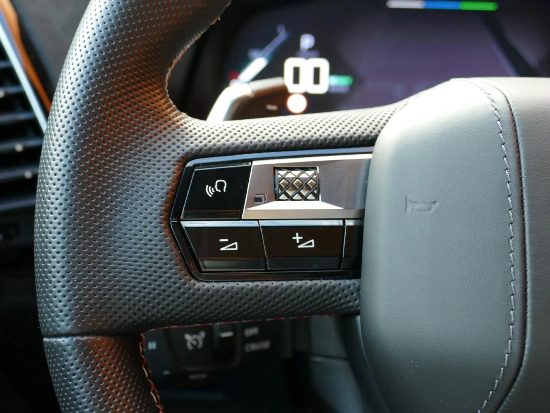 DS DS 7 CROSSBACK - Miniature 17 sur 34 - Cliquer pour voir cette photo