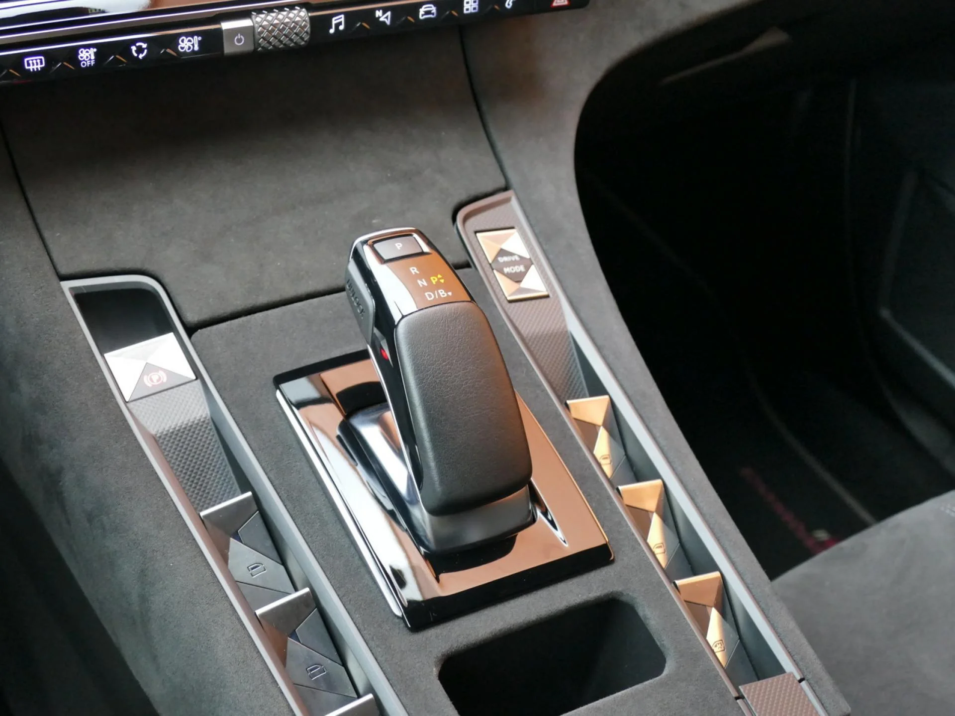 DS DS 7 CROSSBACK - Miniature 18 sur 31 - Cliquer pour voir cette photo