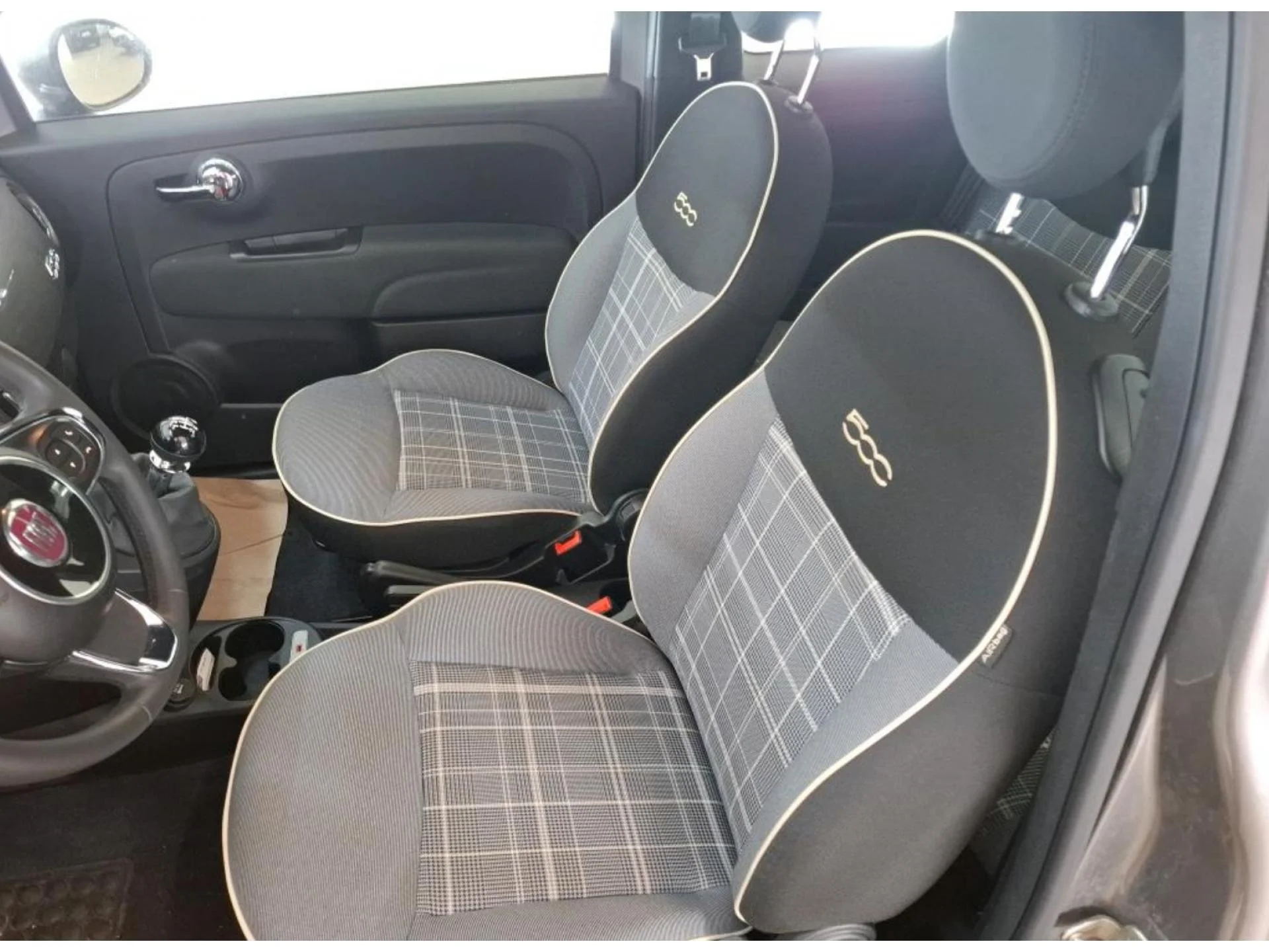 FIAT 500 - Miniature 24 sur 32 - Cliquer pour voir cette photo