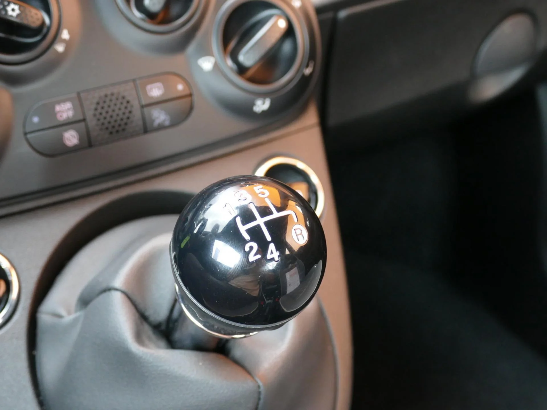FIAT 500 - Miniature 17 sur 32 - Cliquer pour voir cette photo