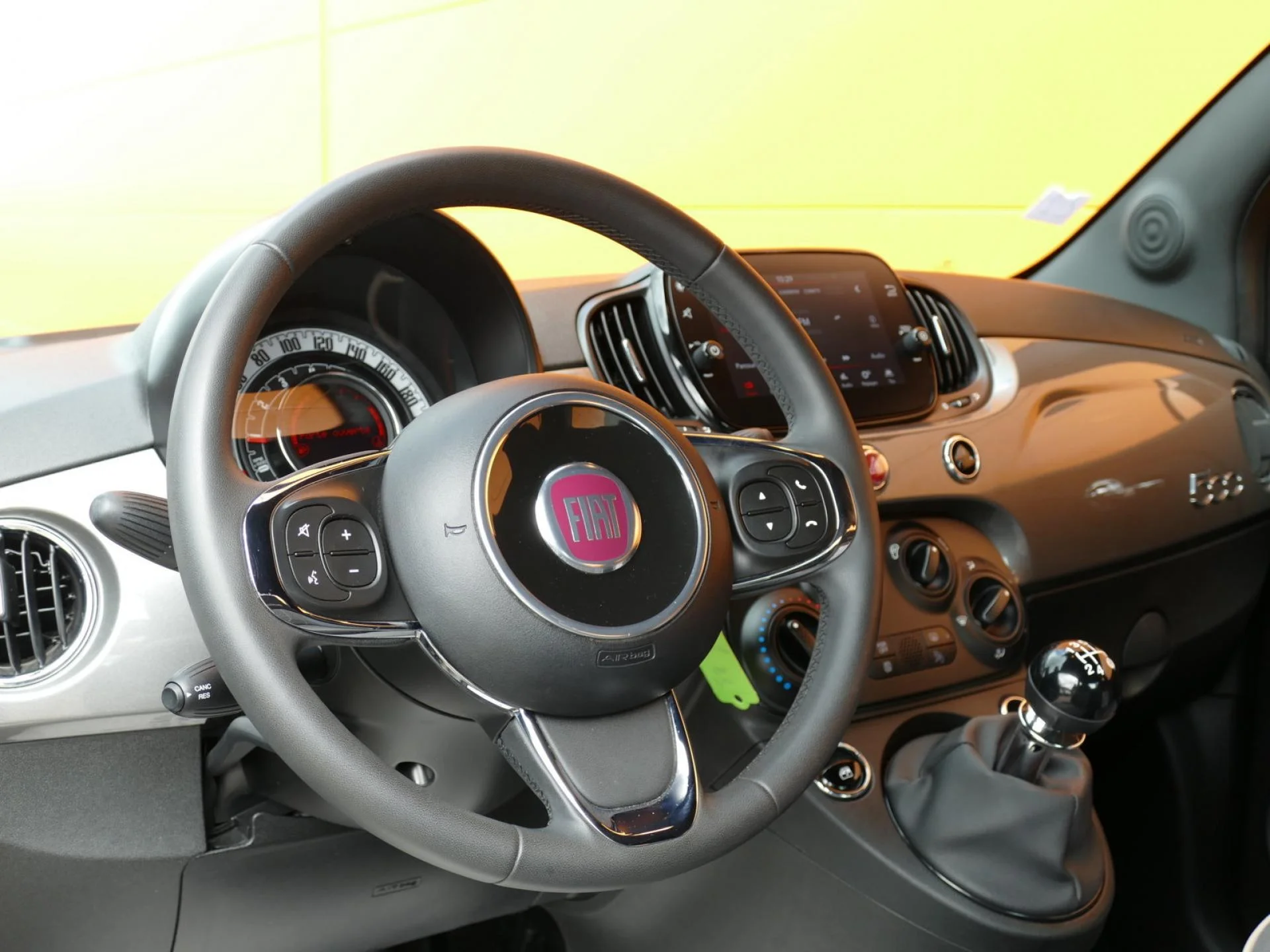 FIAT 500 - Miniature 13 sur 32 - Cliquer pour voir cette photo