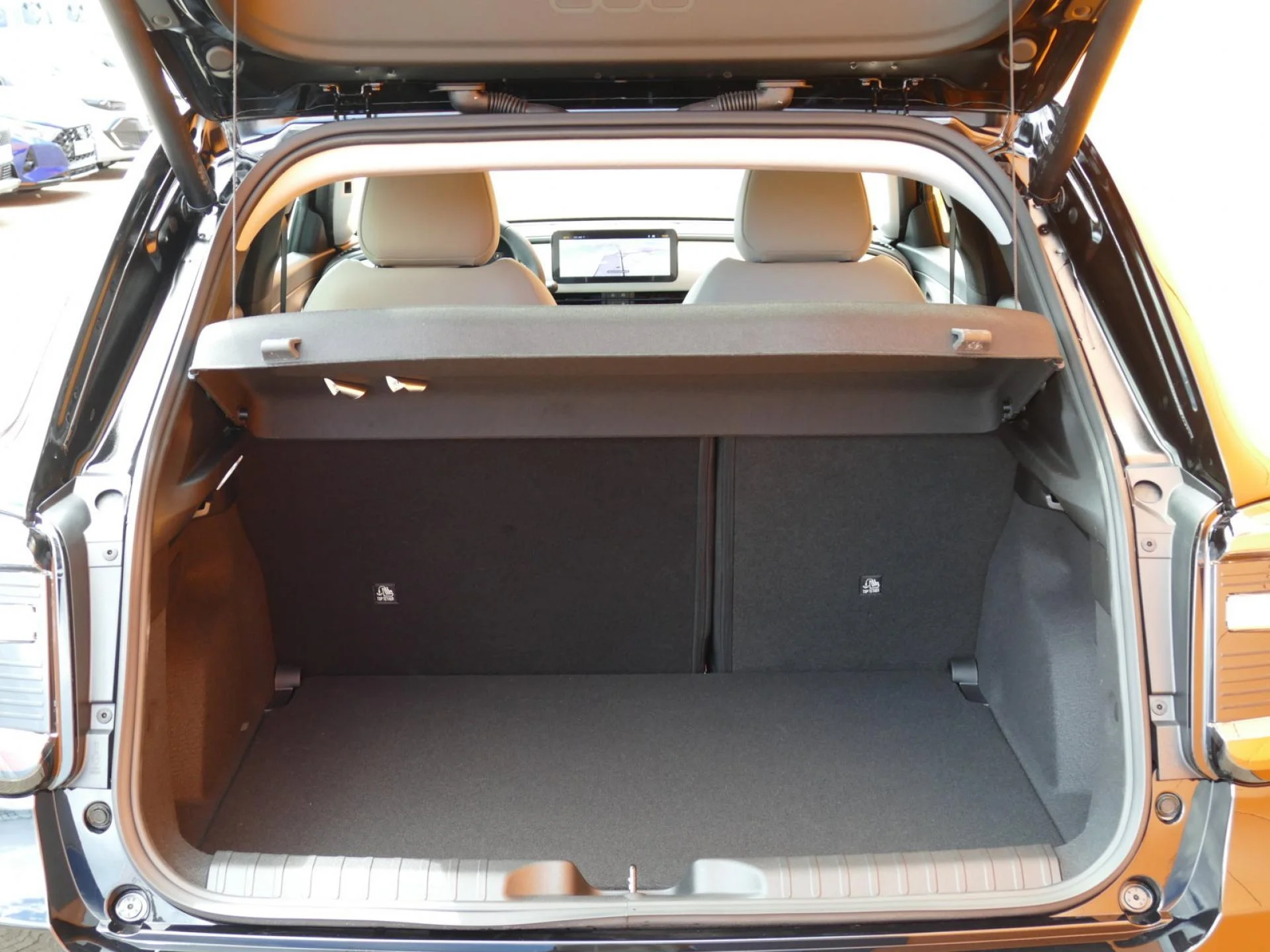 FIAT FIAT 600 - Miniature 8 sur 36 - Cliquer pour voir cette photo