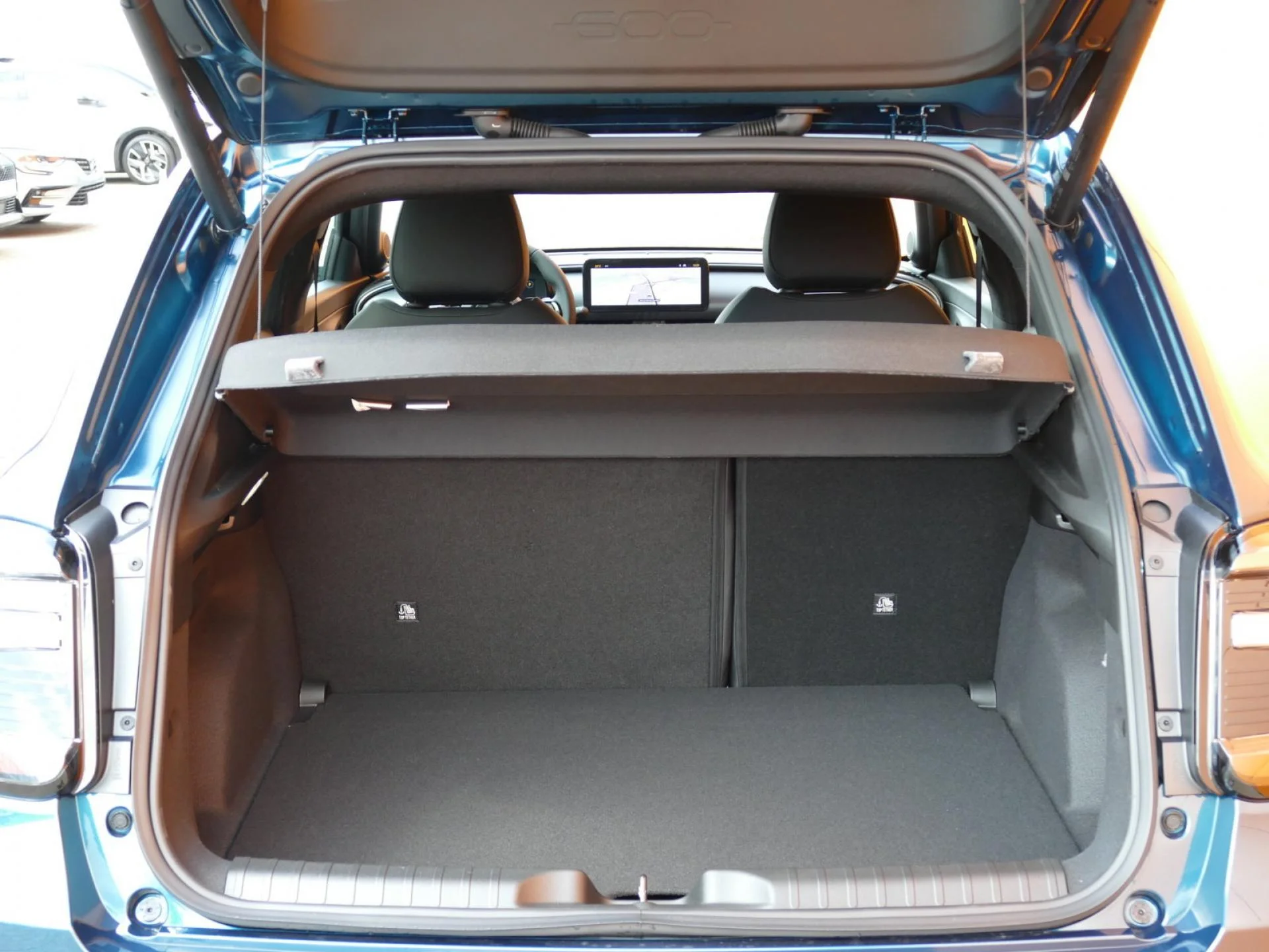FIAT FIAT 600 - Miniature 8 sur 35 - Cliquer pour voir cette photo