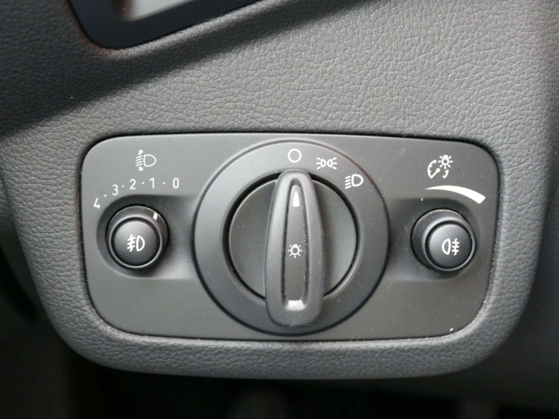 FORD C-MAX - Miniature 18 sur 32 - Cliquer pour voir cette photo