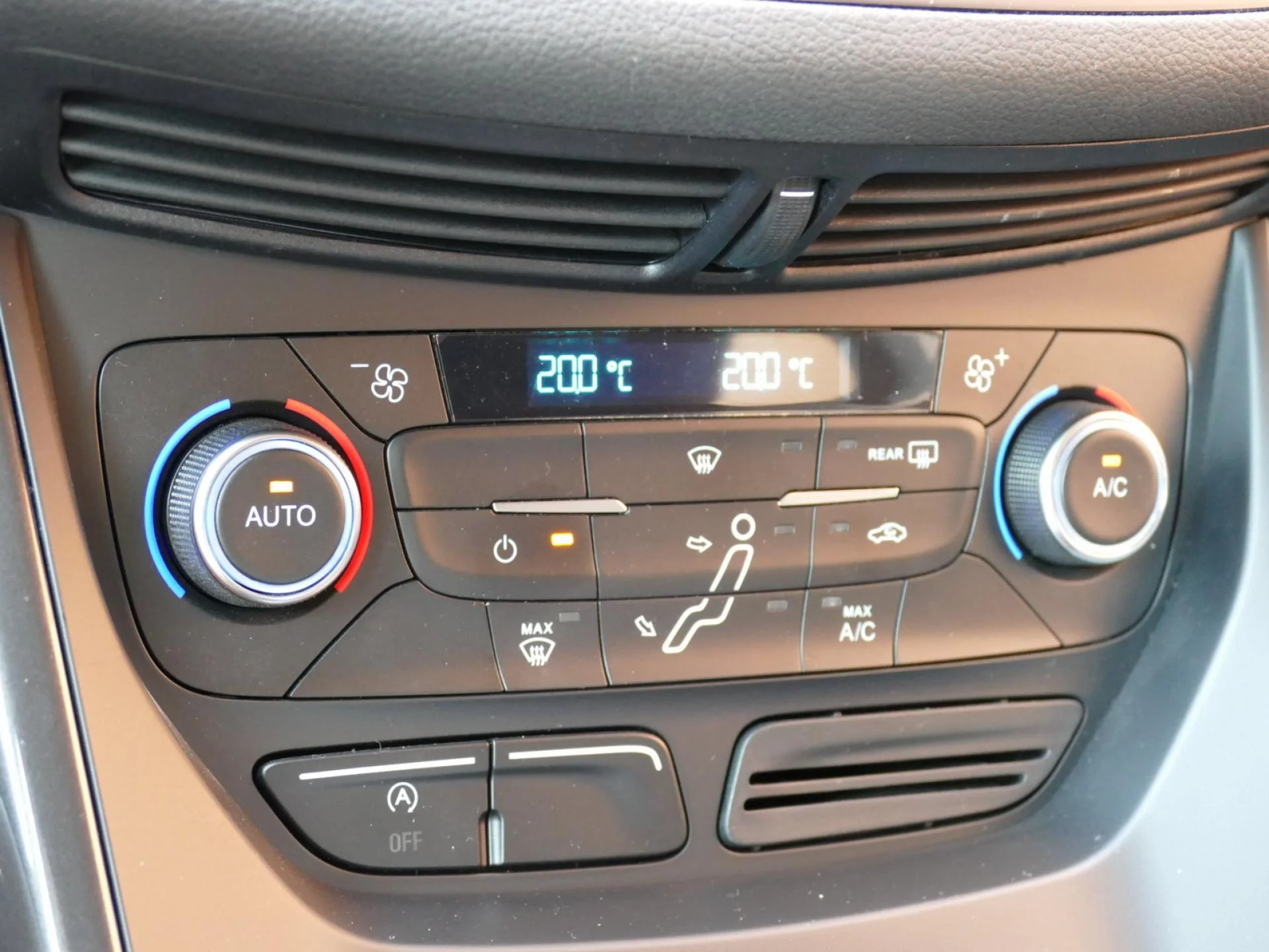FORD C-MAX - Miniature 12 sur 32 - Cliquer pour voir cette photo