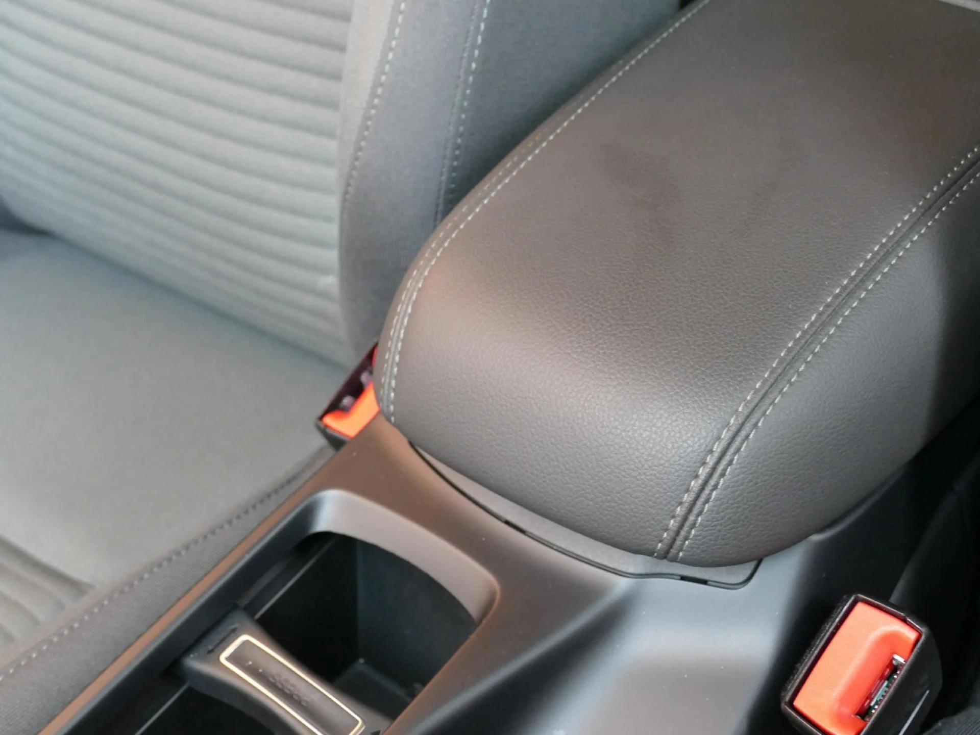 FORD C-MAX - Miniature 21 sur 32 - Cliquer pour voir cette photo