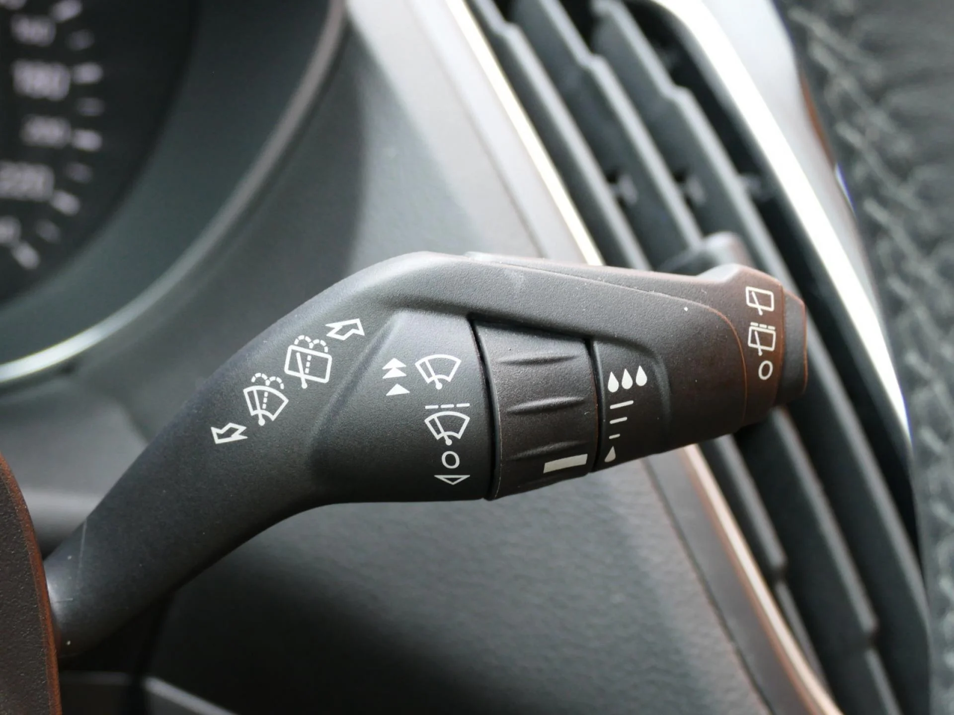 FORD C-MAX - Miniature 25 sur 32 - Cliquer pour voir cette photo