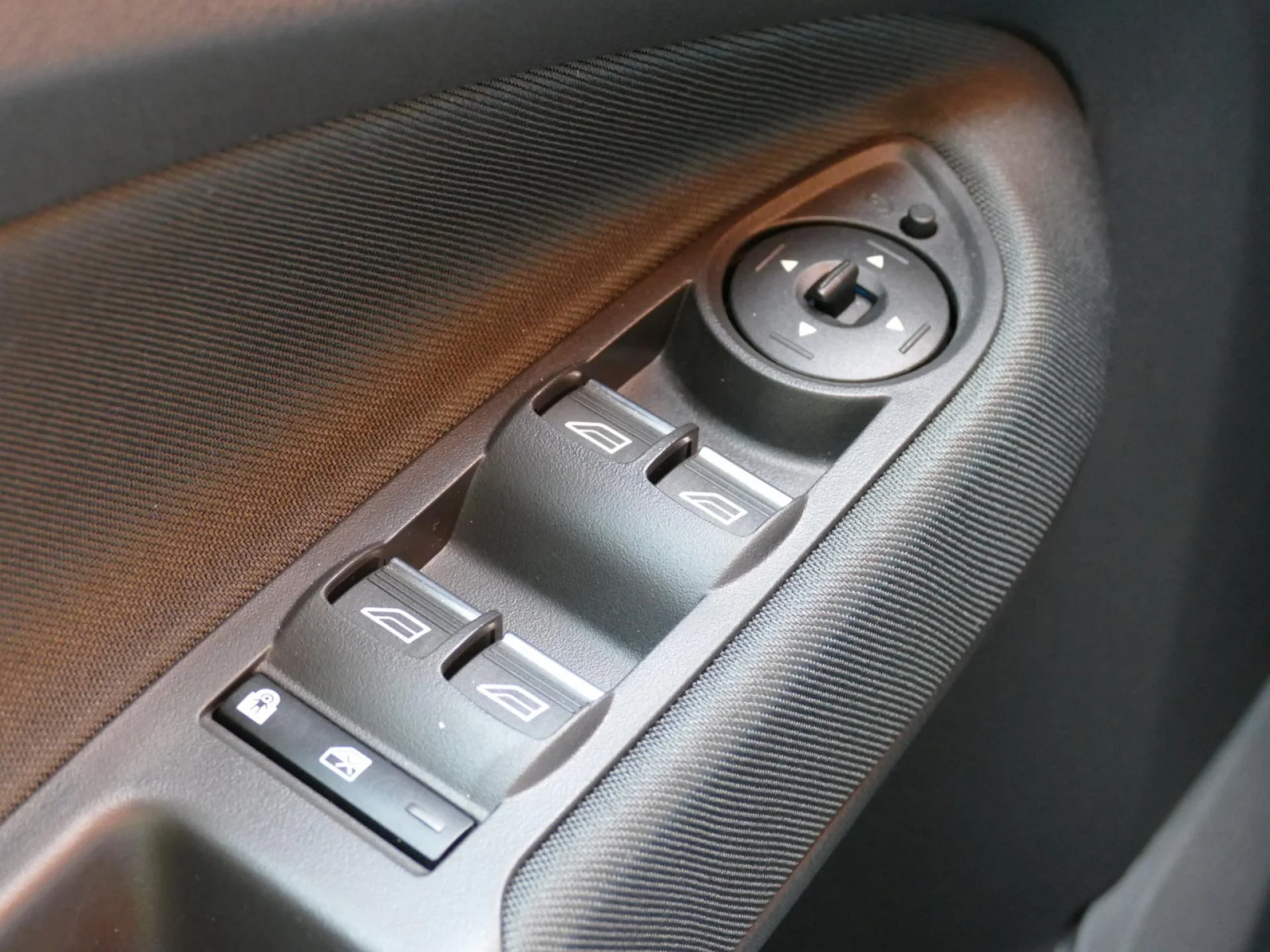 FORD C-MAX - Miniature 23 sur 32 - Cliquer pour voir cette photo