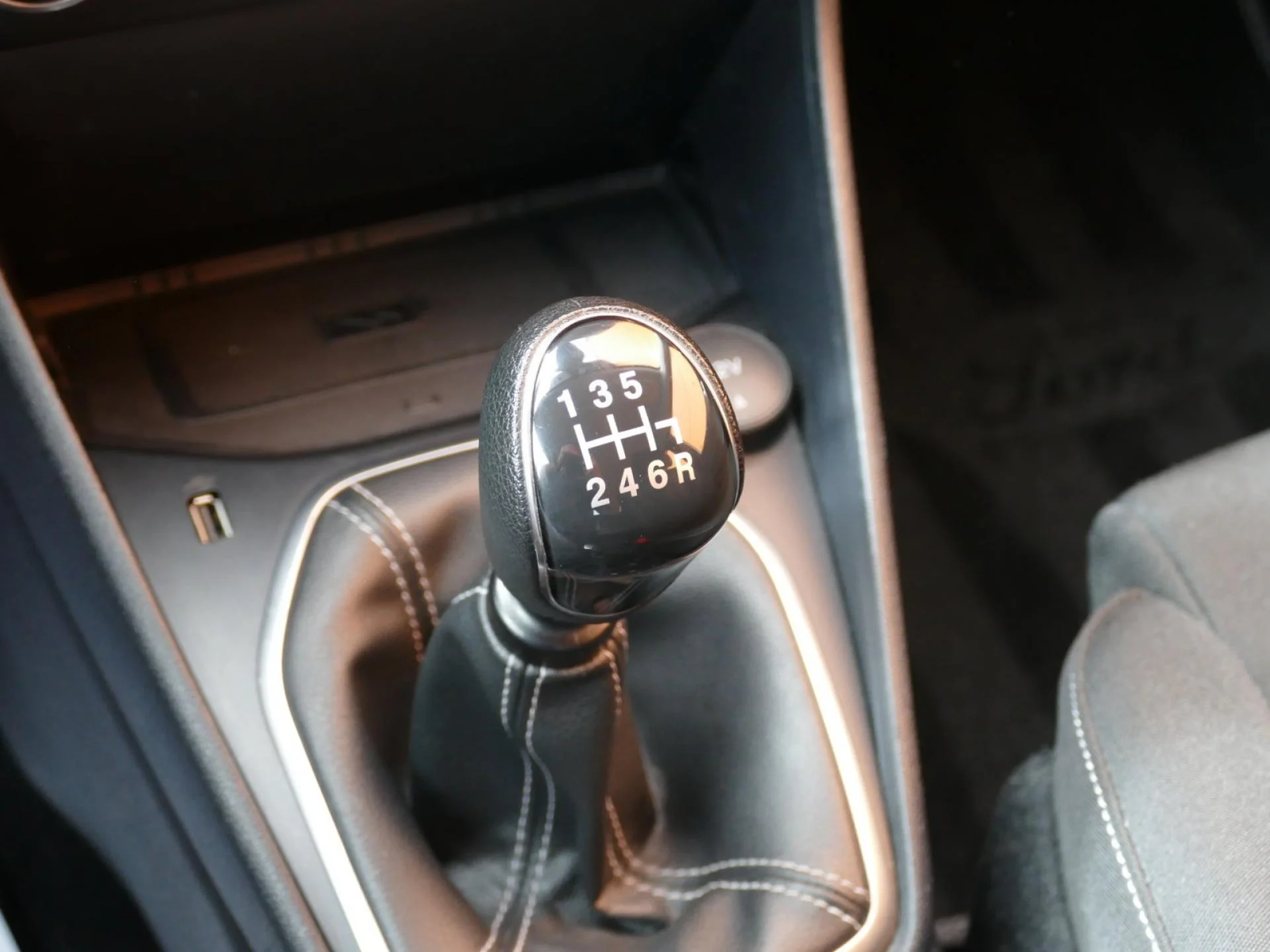 FORD FIESTA - Miniature 21 sur 29 - Cliquer pour voir cette photo
