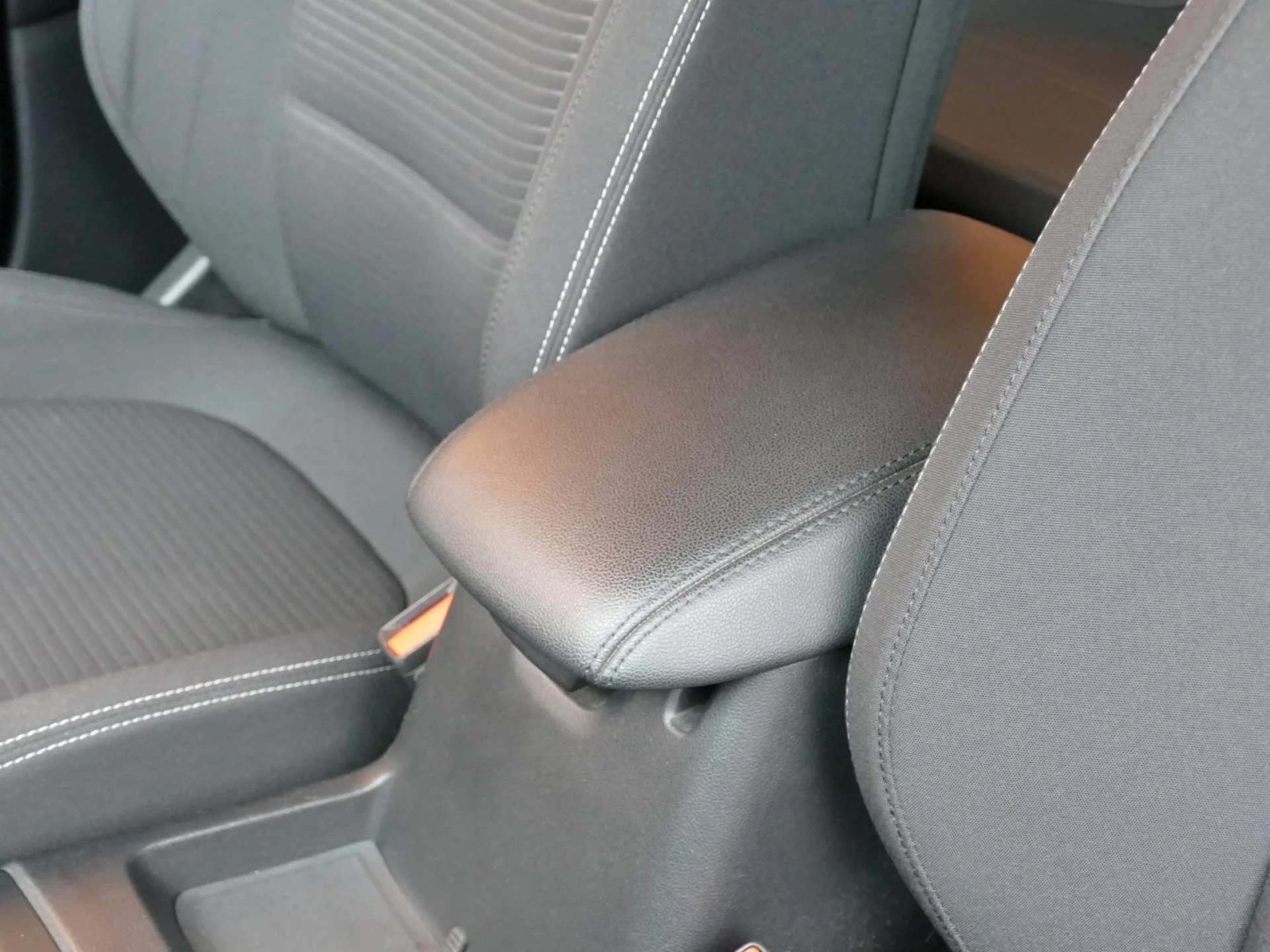 FORD FOCUS - Miniature 21 sur 33 - Cliquer pour voir cette photo