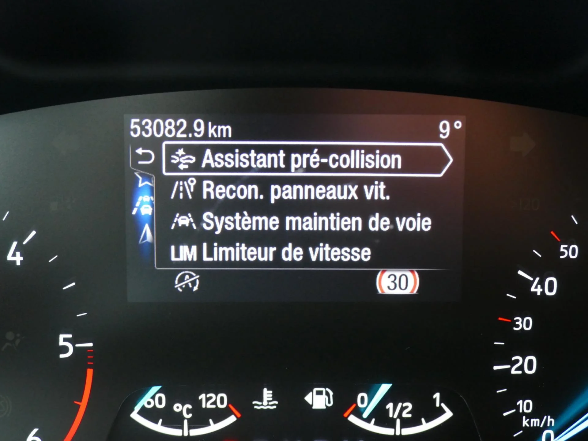 FORD FOCUS - Miniature 15 sur 33 - Cliquer pour voir cette photo