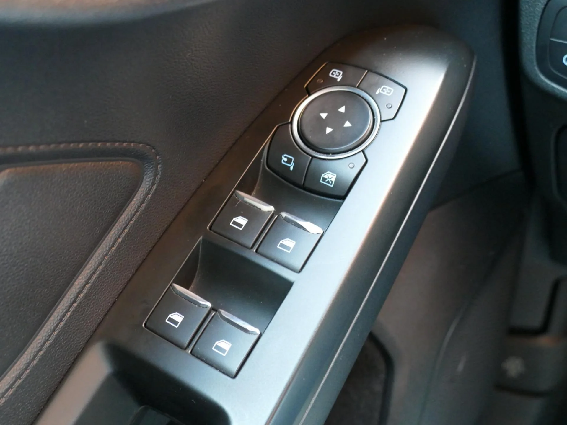 FORD FOCUS - Miniature 24 sur 33 - Cliquer pour voir cette photo