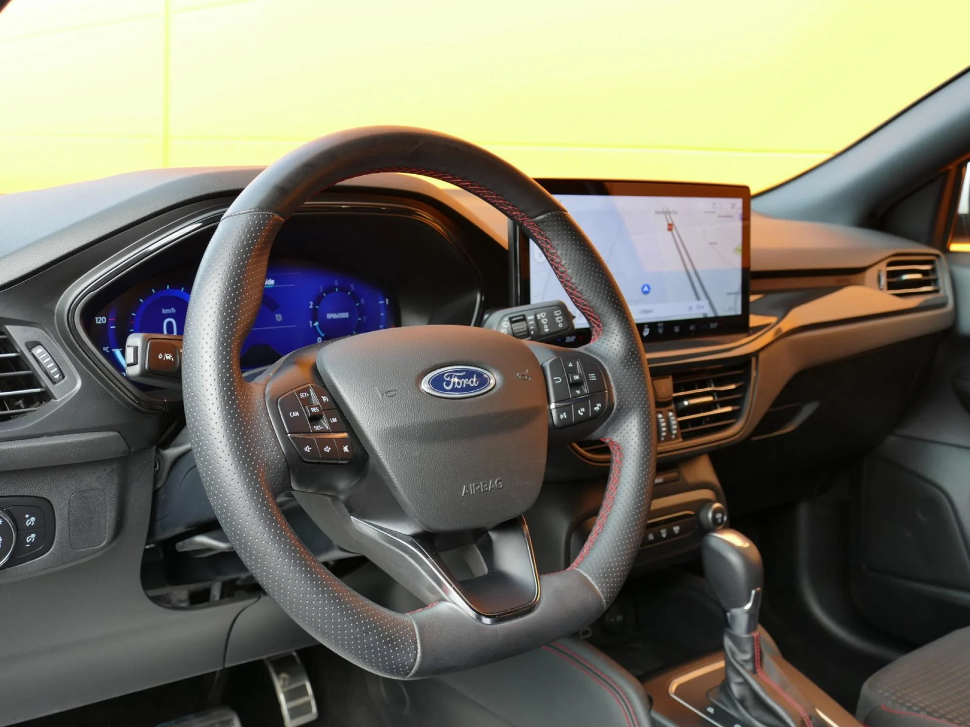 FORD FOCUS - Miniature 14 sur 36 - Cliquer pour voir cette photo