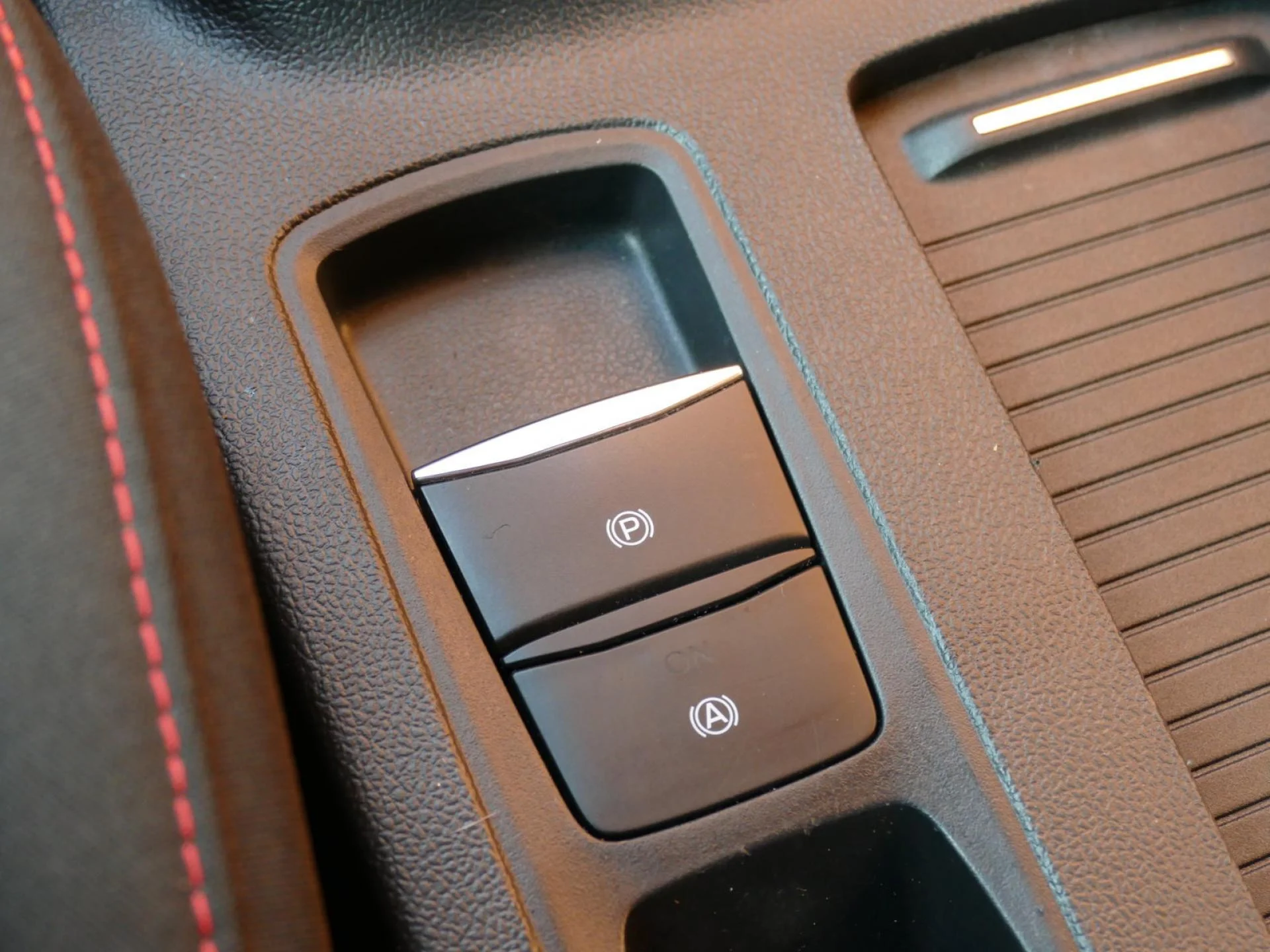 FORD FOCUS - Miniature 22 sur 36 - Cliquer pour voir cette photo