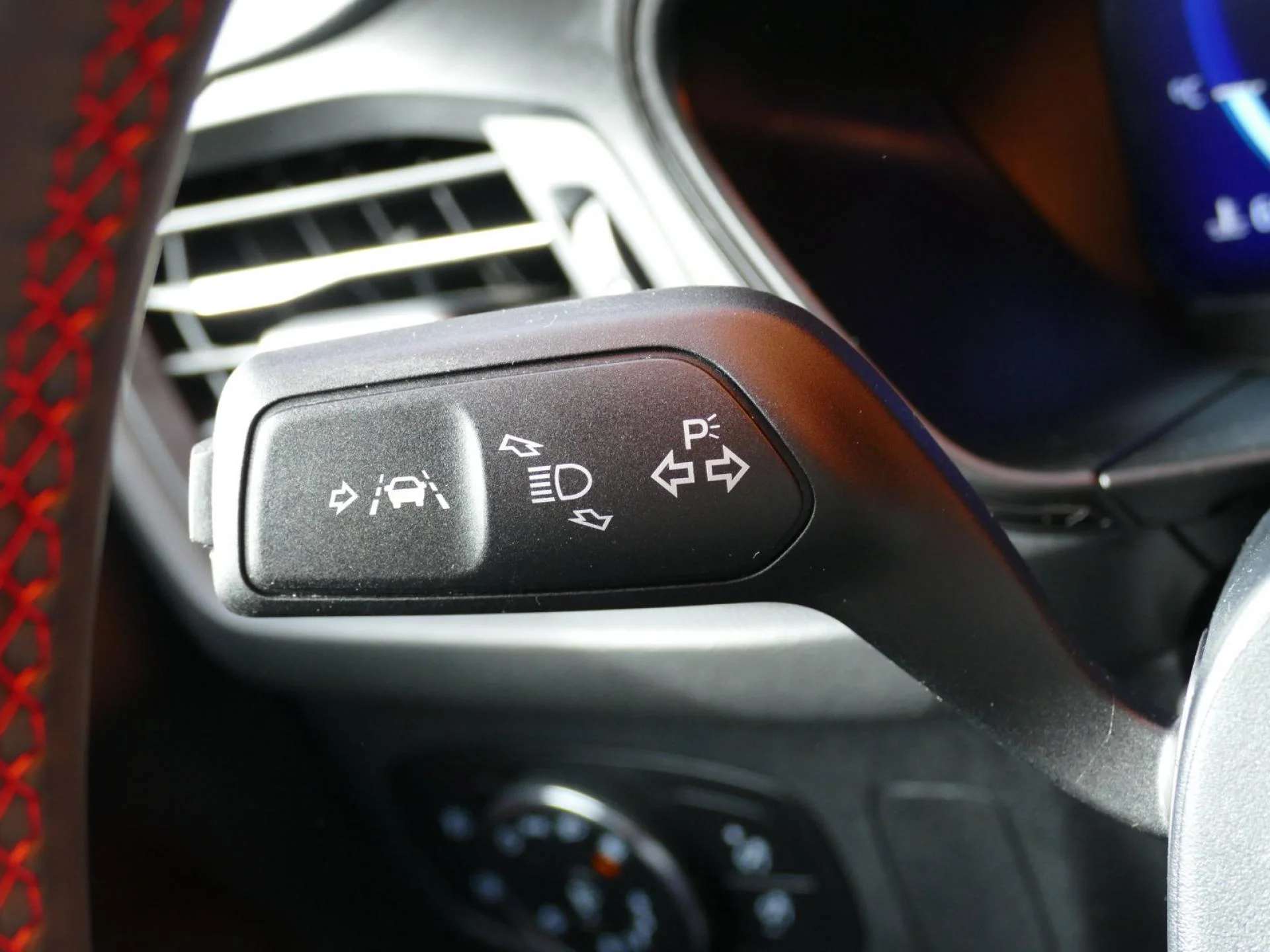 FORD FOCUS - Miniature 25 sur 36 - Cliquer pour voir cette photo