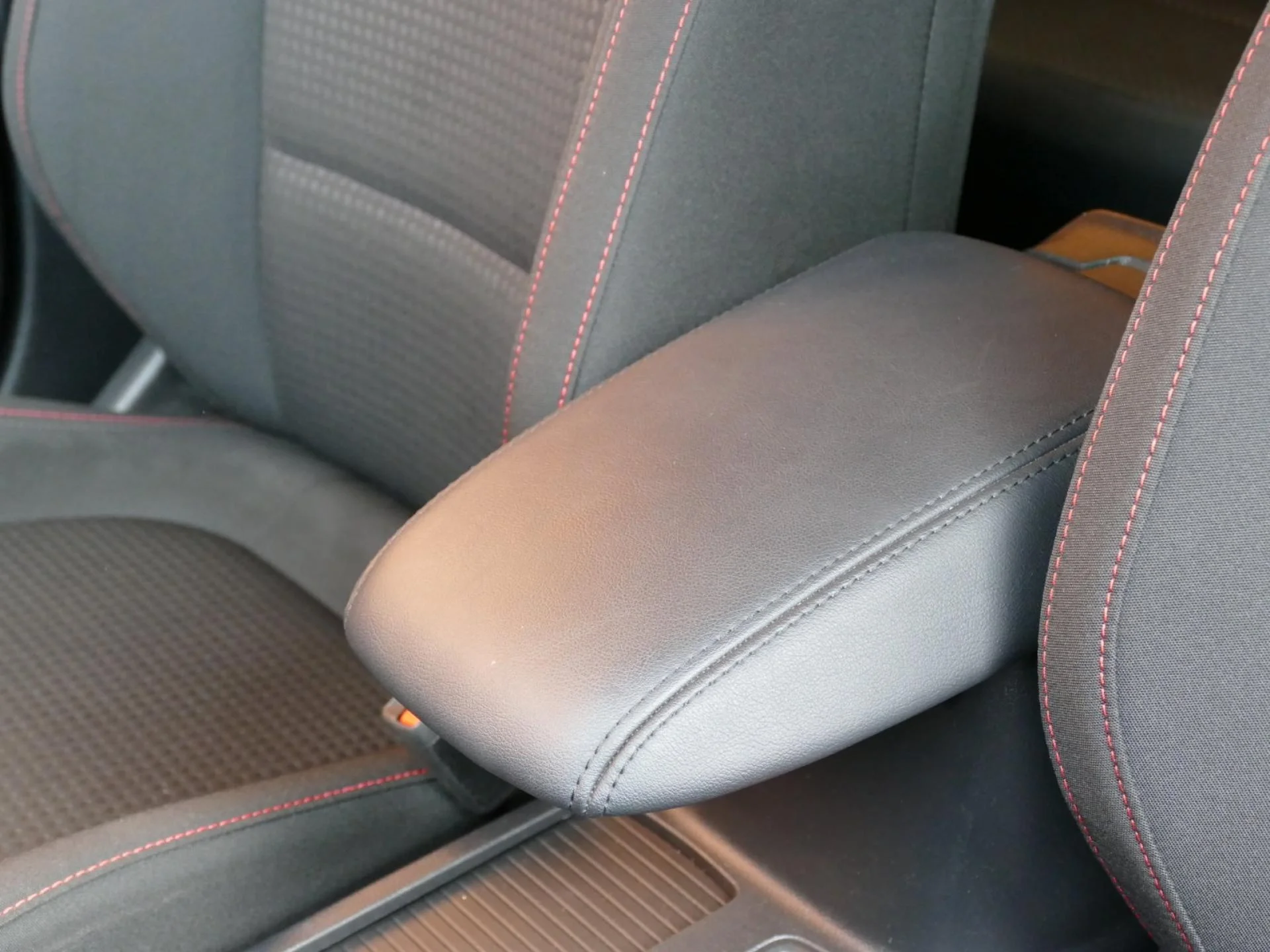 FORD FOCUS - Miniature 21 sur 36 - Cliquer pour voir cette photo