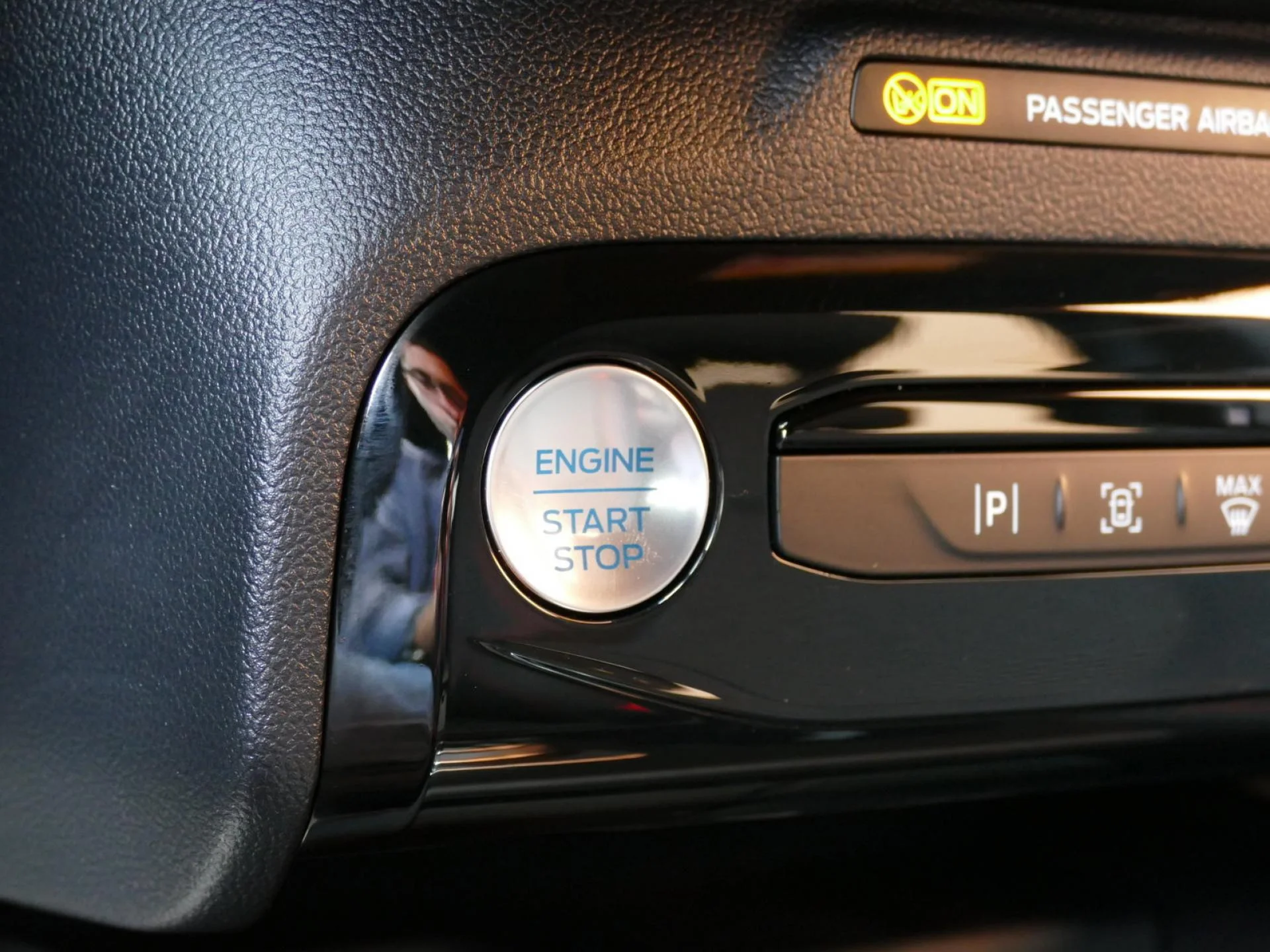 FORD KUGA - Miniature 23 sur 37 - Cliquer pour voir cette photo