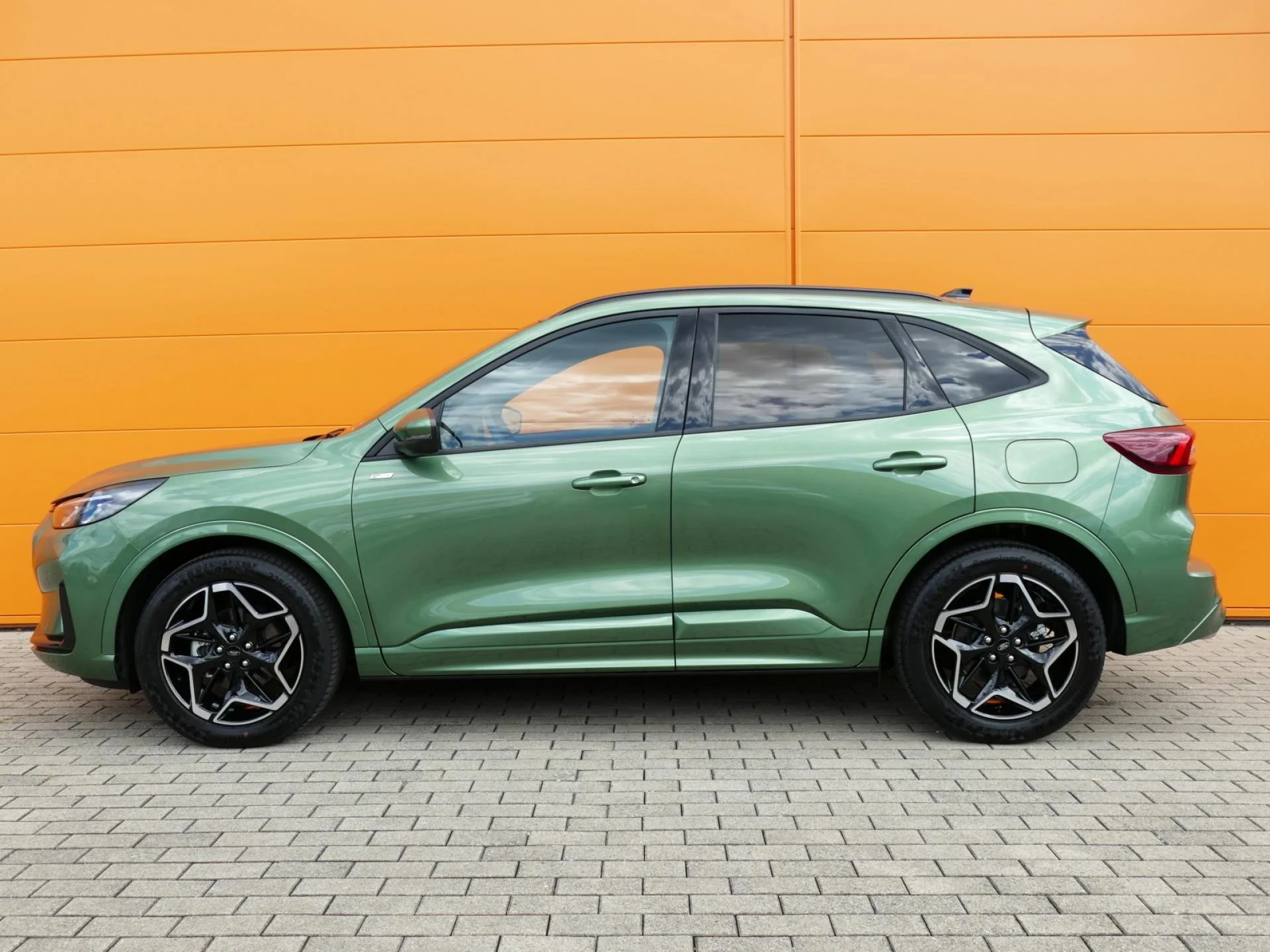 FORD KUGA - Miniature 3 sur 37 - Cliquer pour voir cette photo