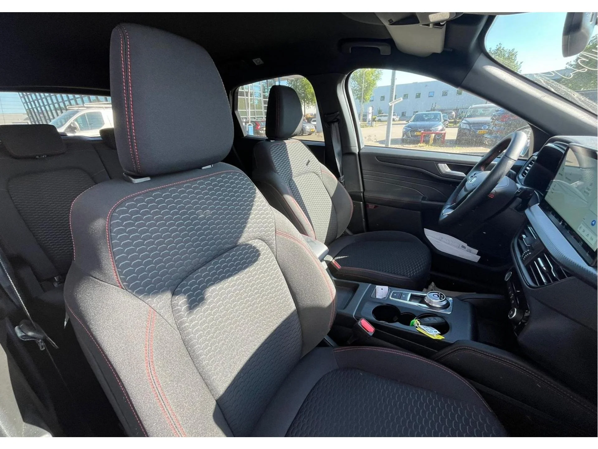 FORD KUGA - Miniature 22 sur 37 - Cliquer pour voir cette photo