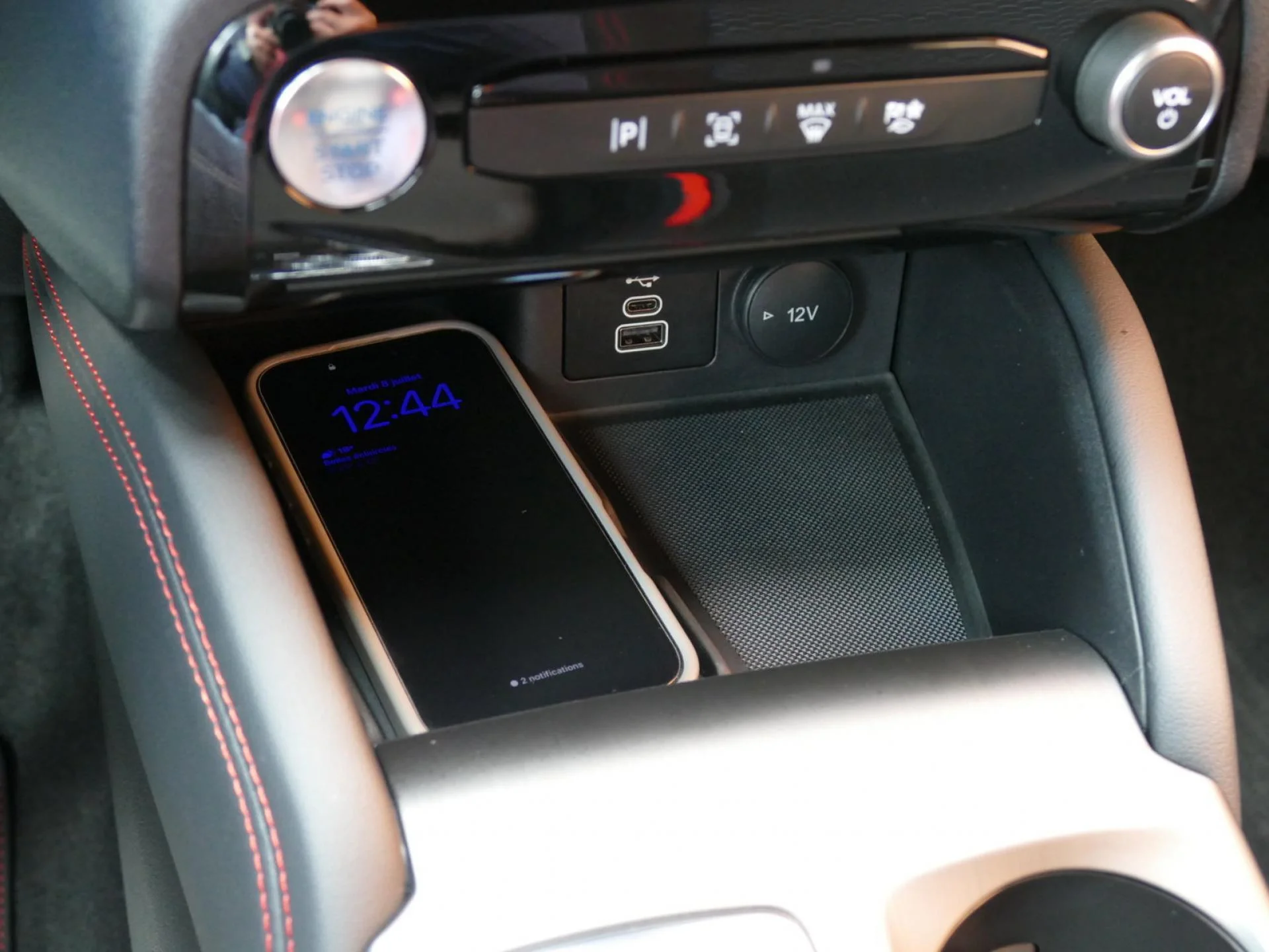FORD KUGA - Miniature 20 sur 37 - Cliquer pour voir cette photo