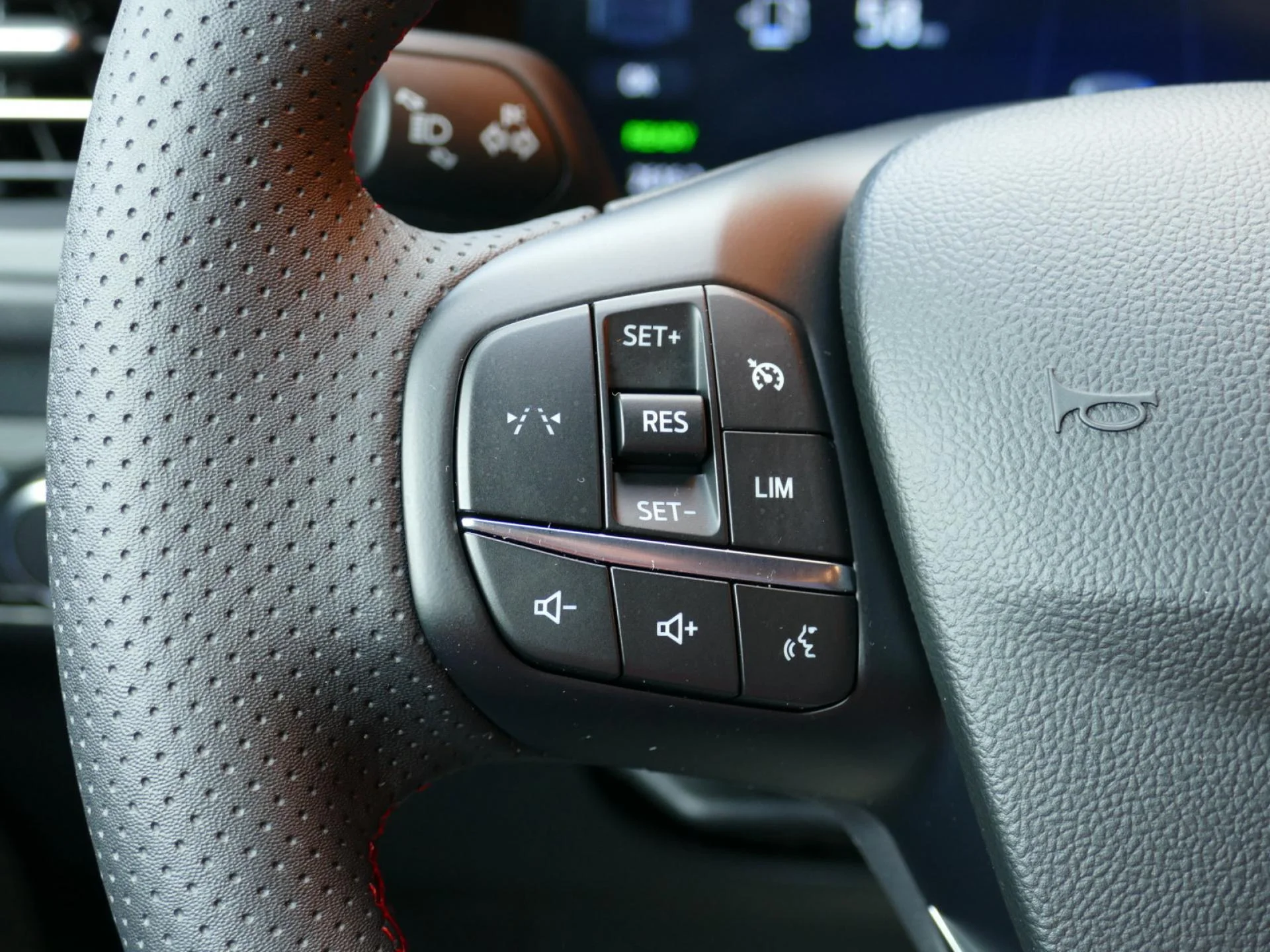 FORD KUGA - Miniature 18 sur 37 - Cliquer pour voir cette photo