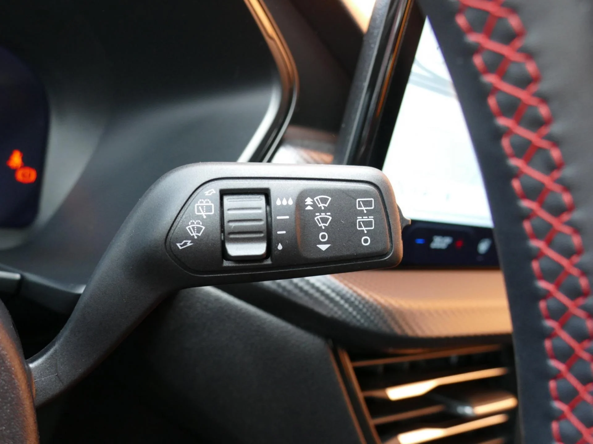 FORD KUGA - Miniature 29 sur 37 - Cliquer pour voir cette photo