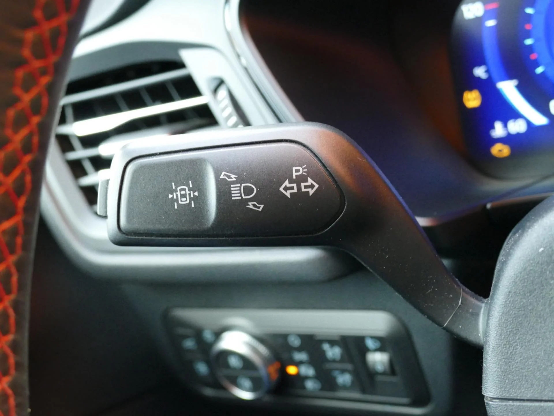 FORD KUGA - Miniature 28 sur 40 - Cliquer pour voir cette photo