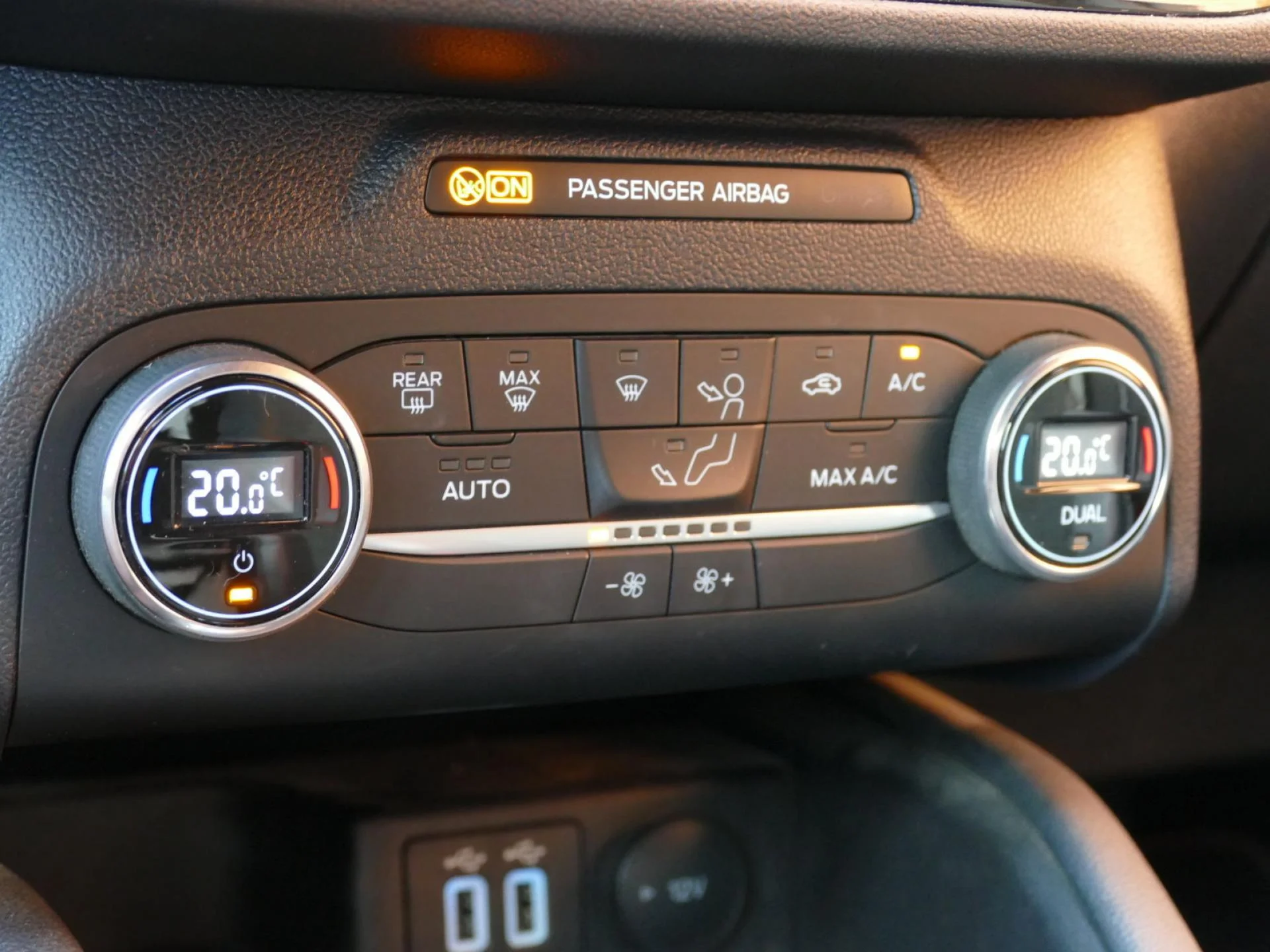 FORD KUGA - Miniature 15 sur 40 - Cliquer pour voir cette photo