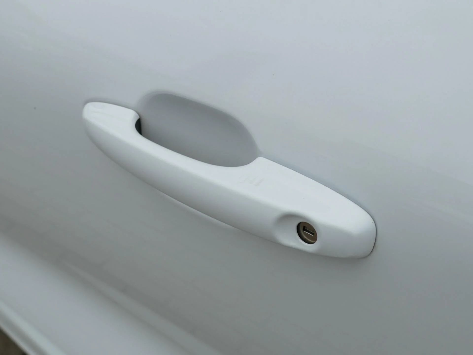 FORD KUGA - Miniature 40 sur 40 - Cliquer pour voir cette photo