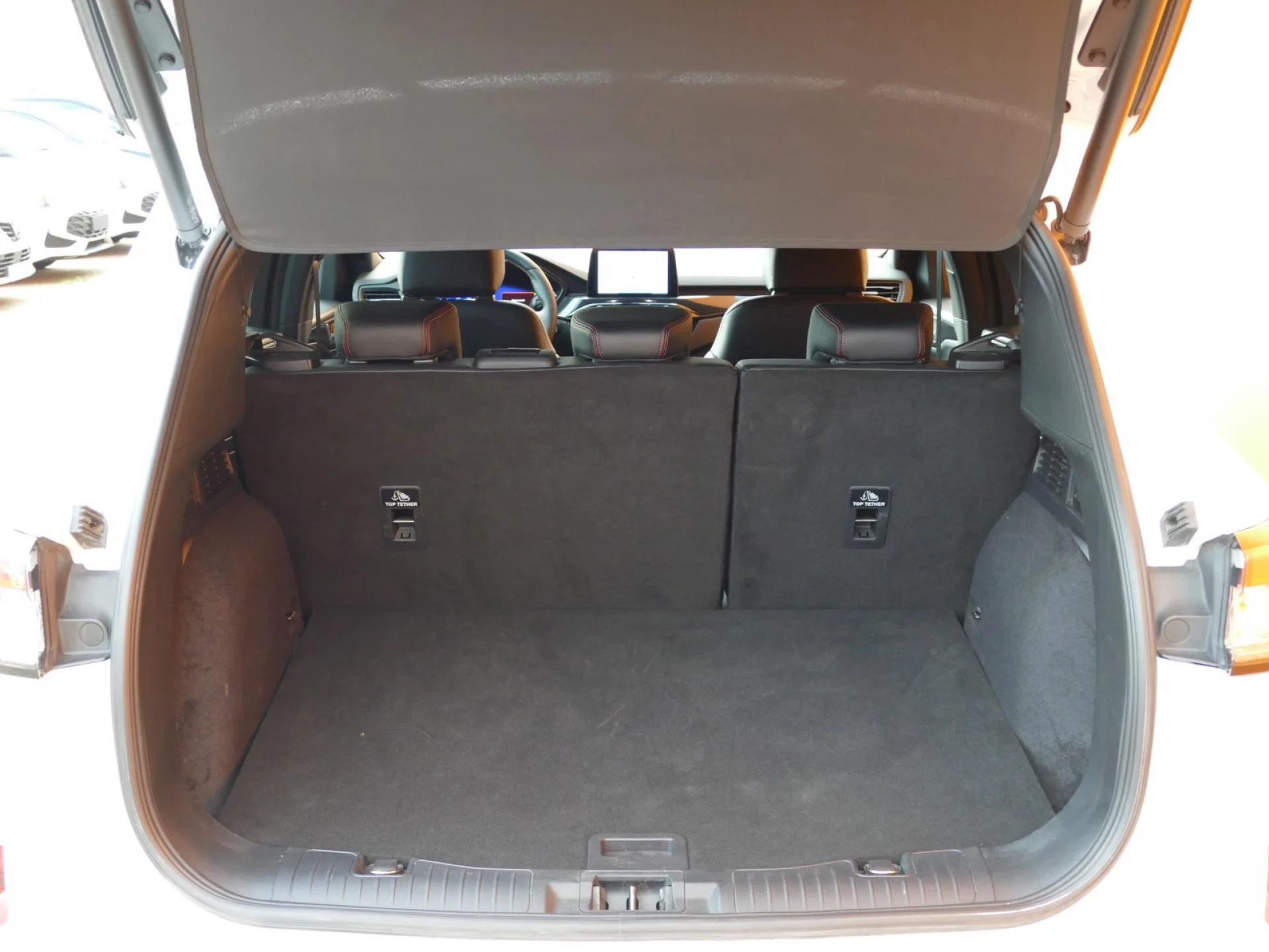 FORD KUGA - Miniature 8 sur 40 - Cliquer pour voir cette photo