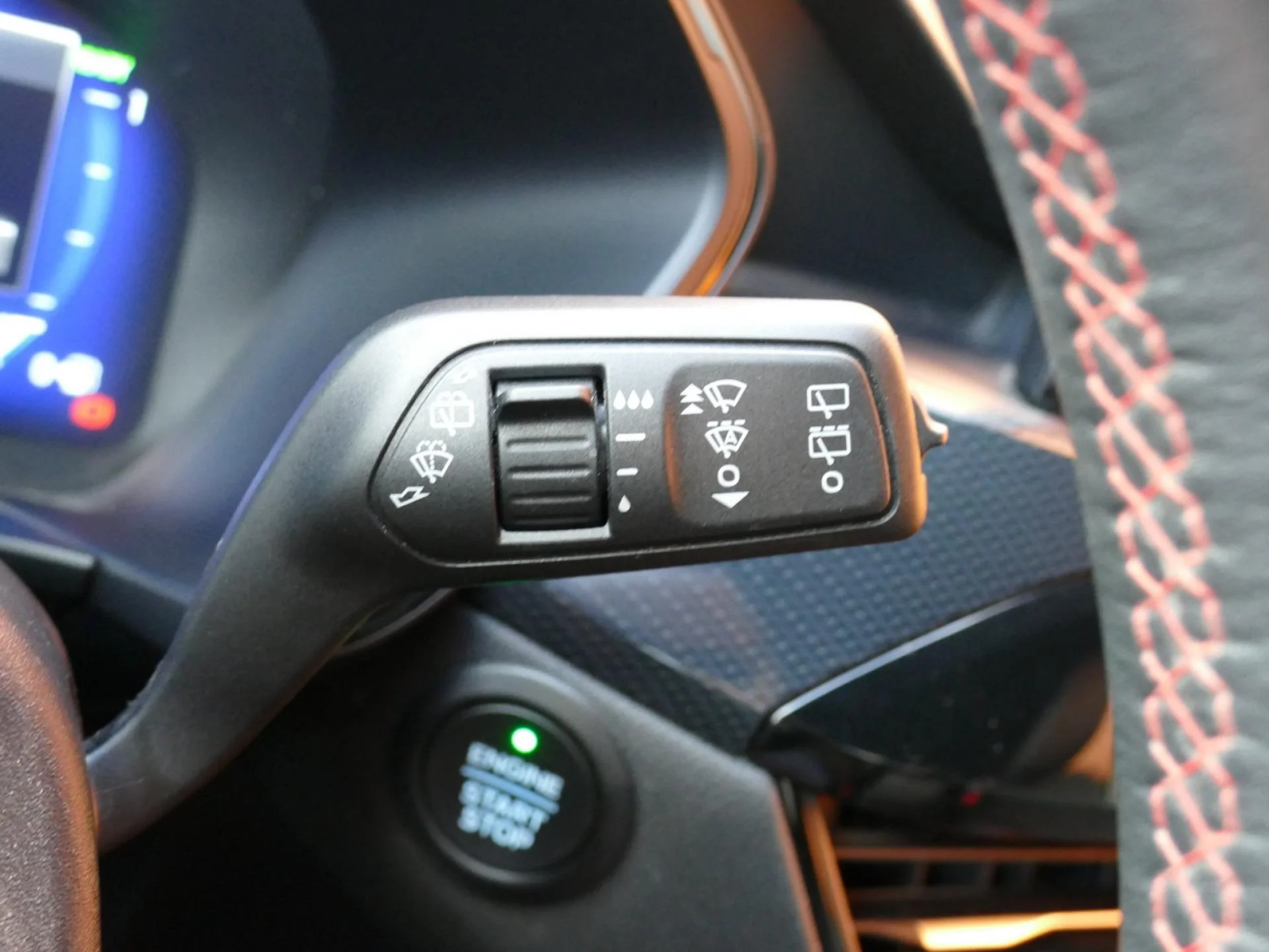 FORD KUGA - Miniature 29 sur 40 - Cliquer pour voir cette photo