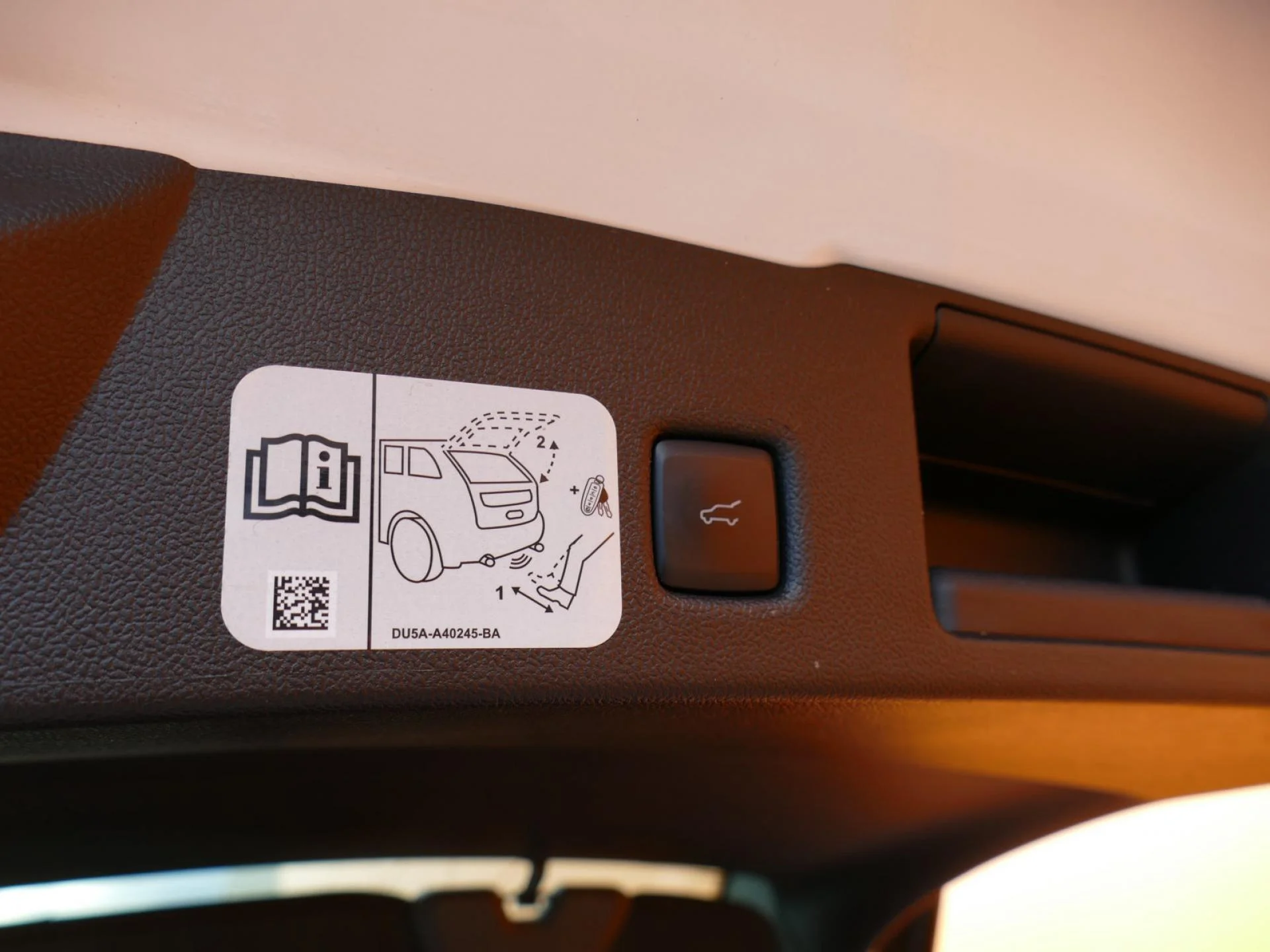 FORD KUGA - Miniature 22 sur 40 - Cliquer pour voir cette photo