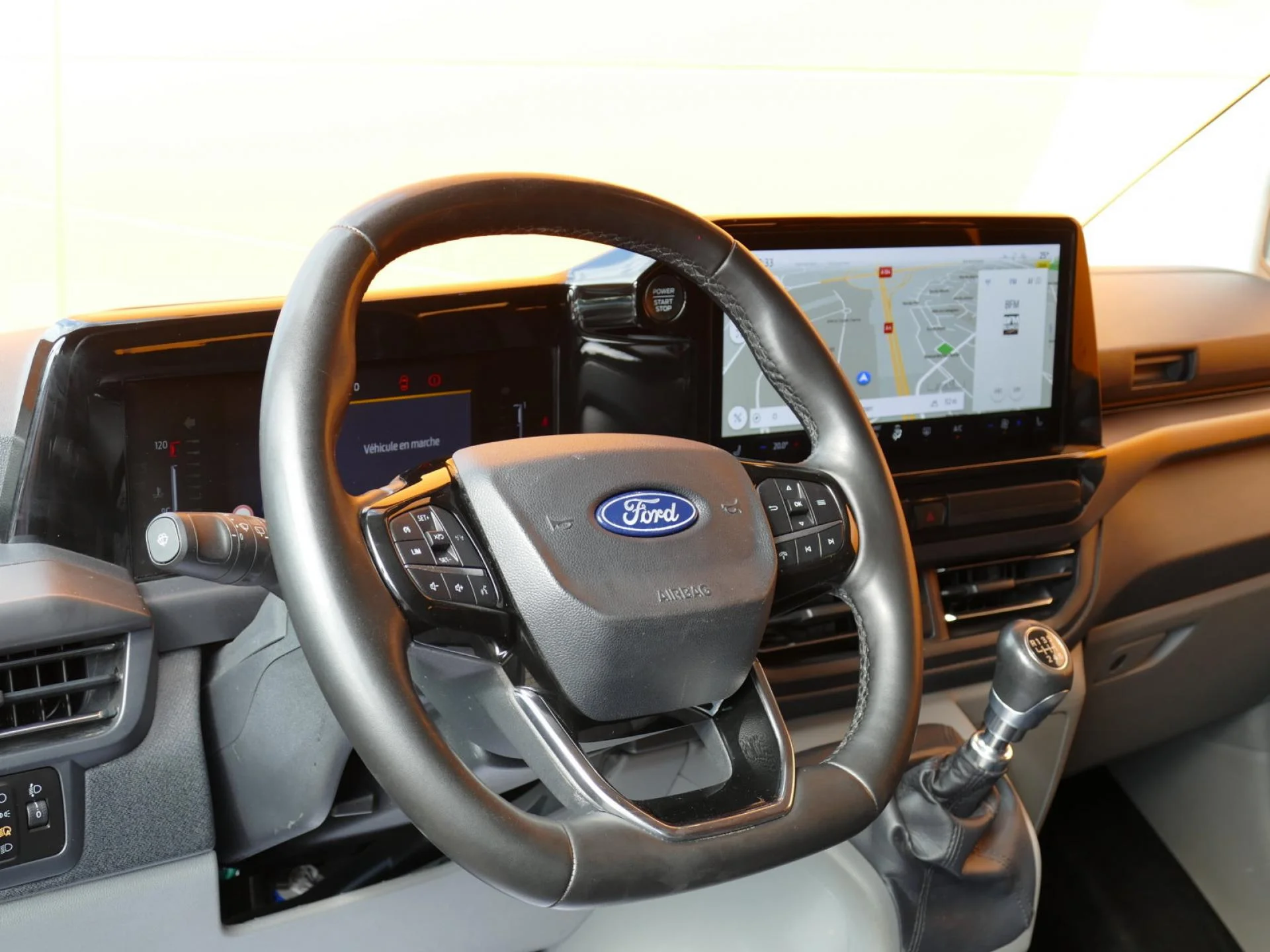 FORD TOURNEO CUSTOM - Miniature 20 sur 38 - Cliquer pour voir cette photo