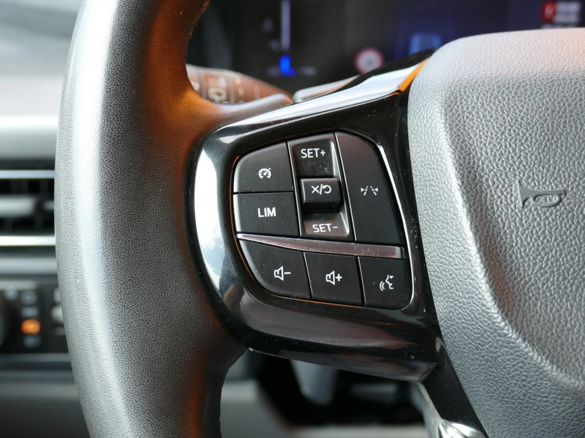 FORD TOURNEO CUSTOM - Miniature 22 sur 38 - Cliquer pour voir cette photo