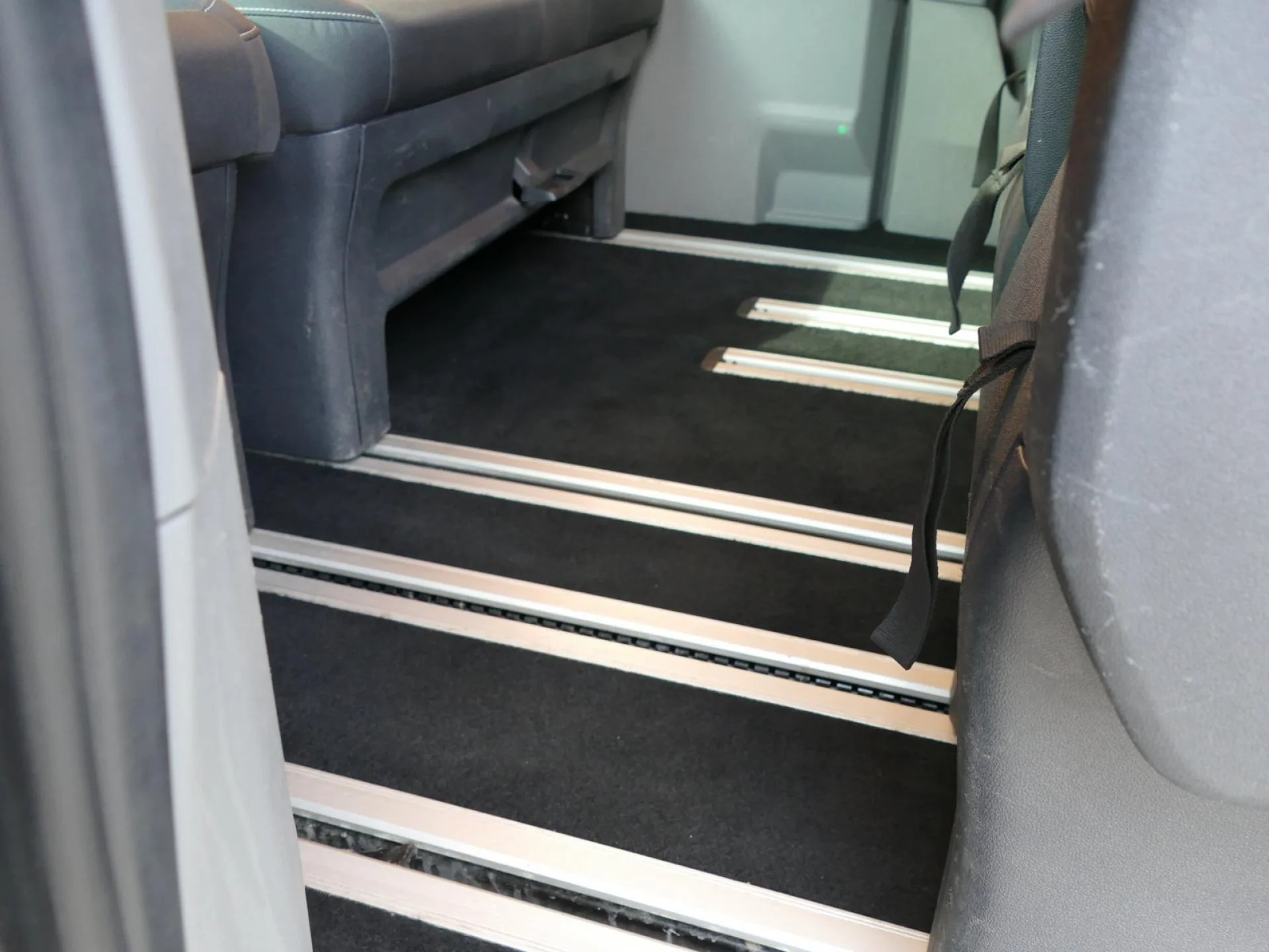 FORD TOURNEO CUSTOM - Miniature 24 sur 38 - Cliquer pour voir cette photo